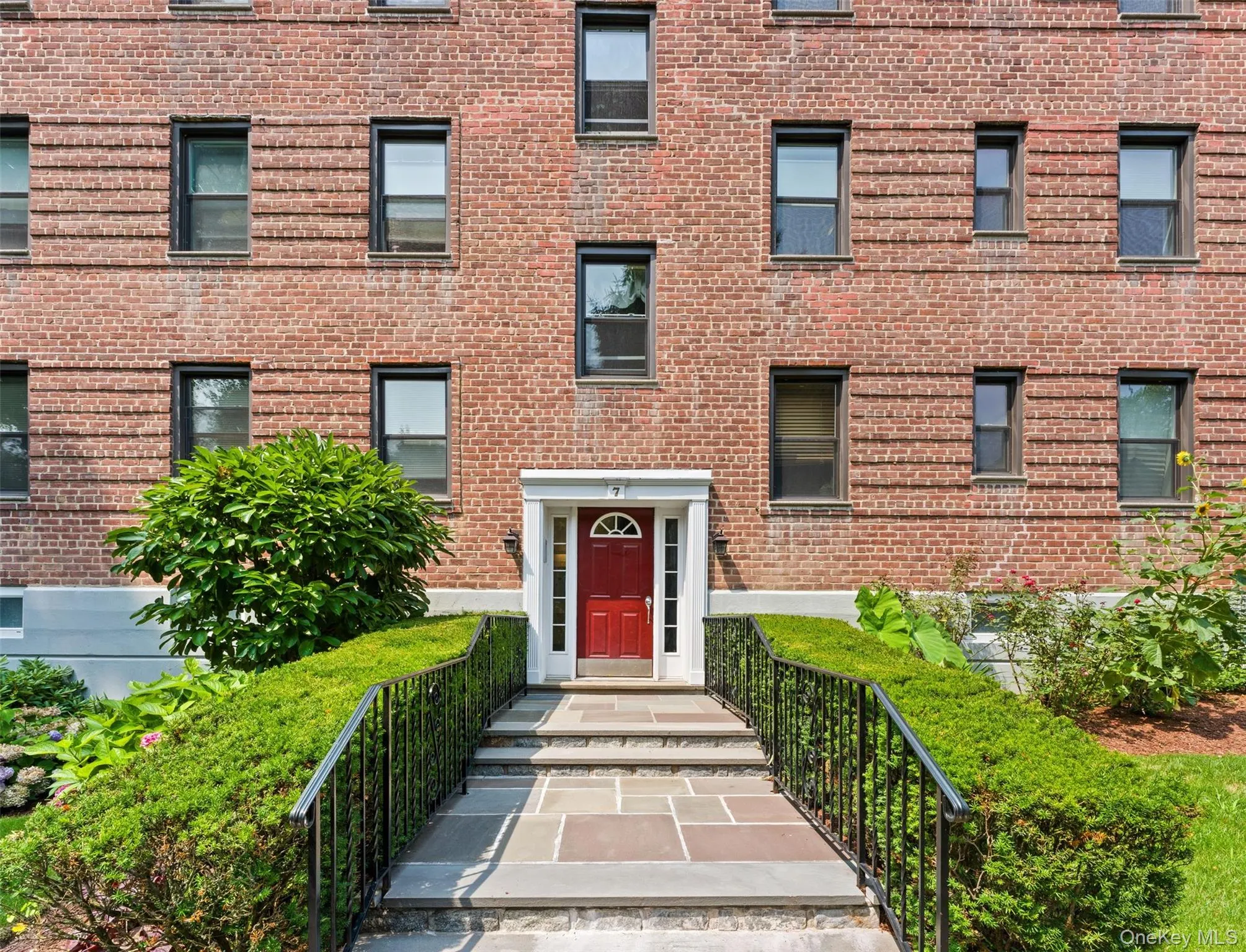 Welcome to 14 S Broadway, 7-2B in the charming village of Irvington! Welcome to 14 S Broadway, 7-2B in the charming village of Irvington!