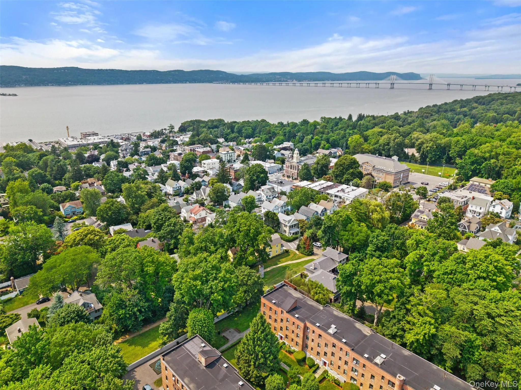 Steps to downtown Irvington, the Old Croton Aqueduct and the Hudson! Steps to downtown Irvington, the Old Croton Aqueduct and the Hudson!