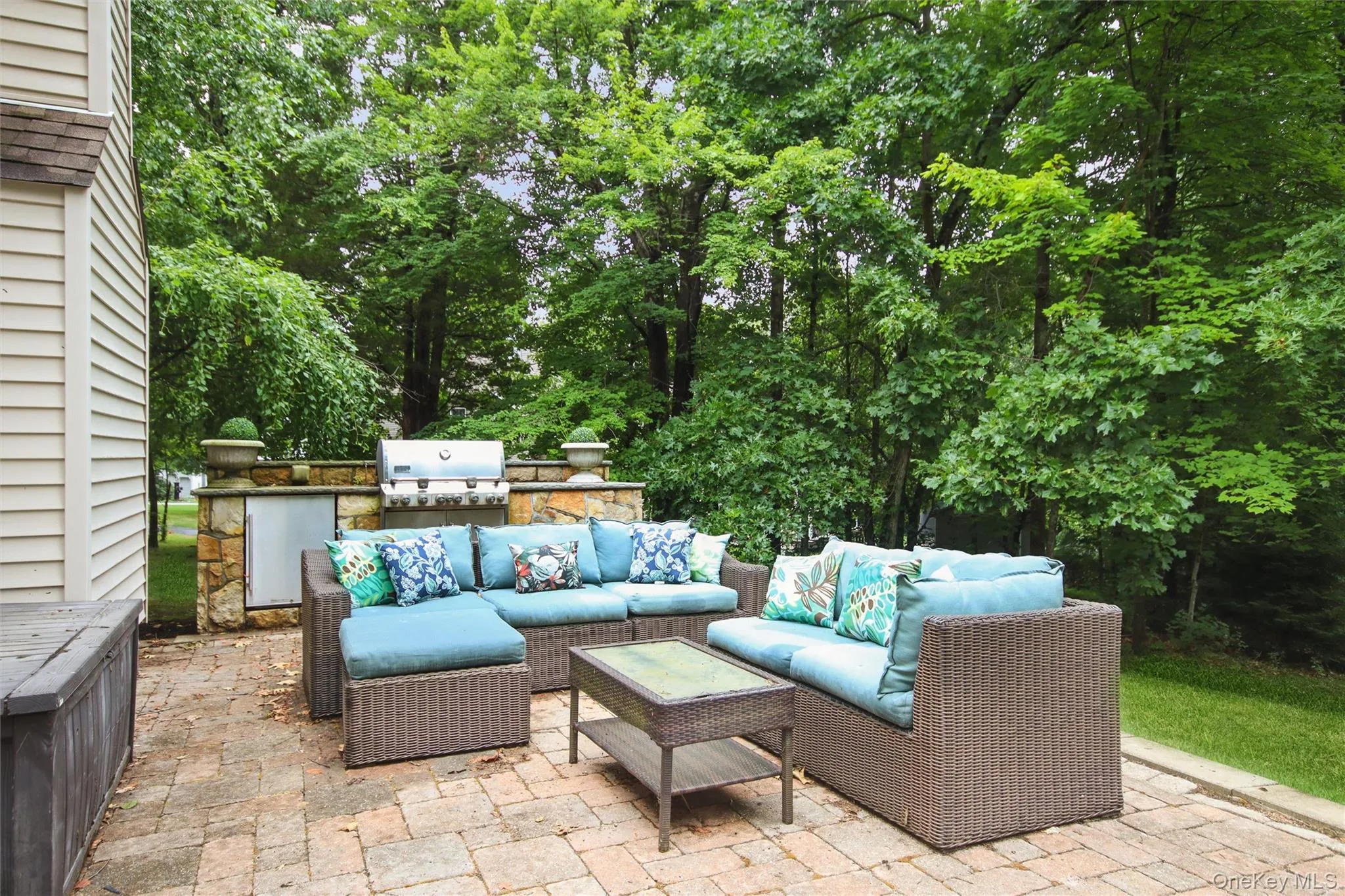Brick Patio w/ outdoor kitchen perfect for BBQ's Brick Patio w/ outdoor kitchen perfect for BBQ's