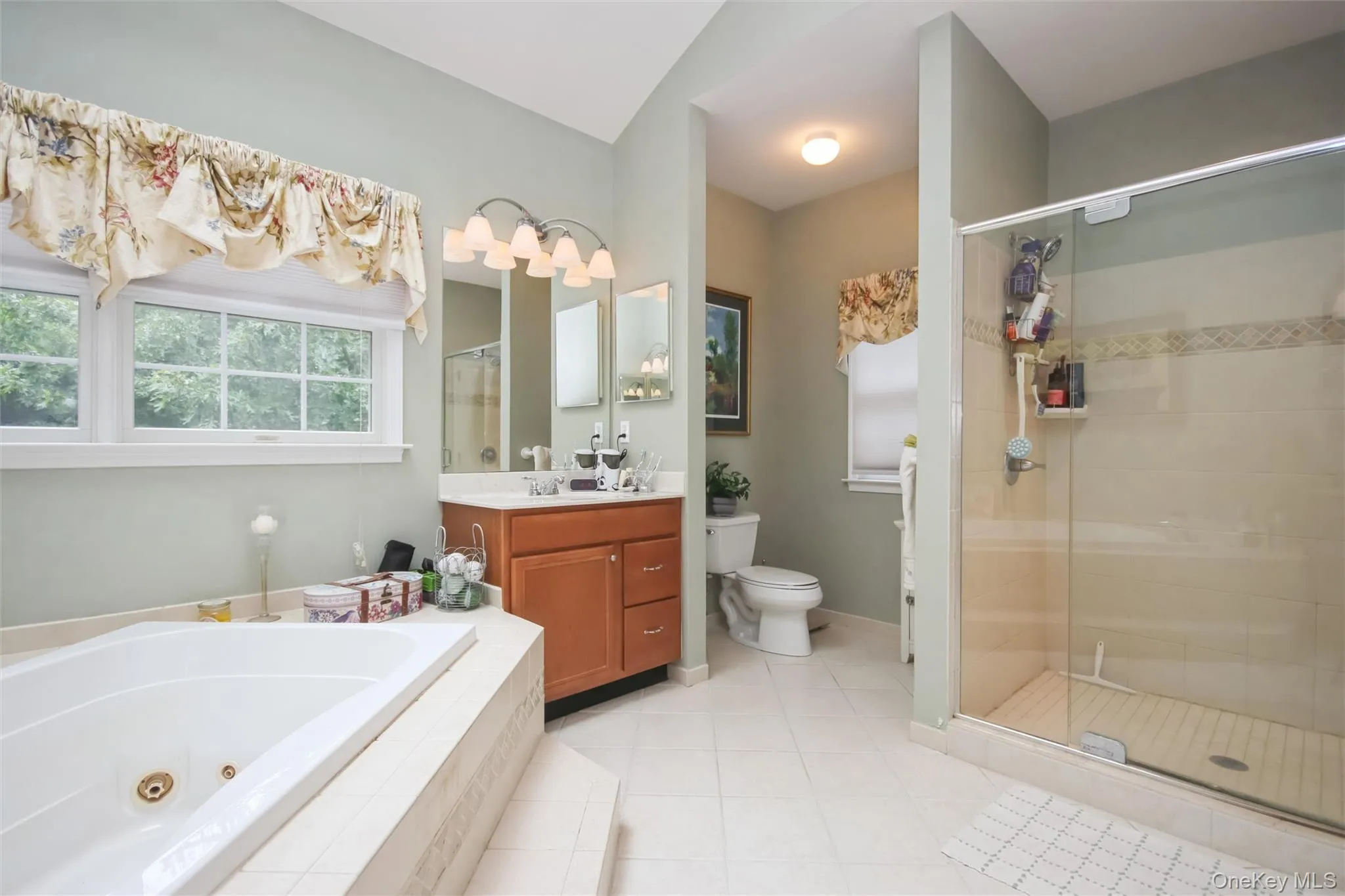 Separate shower in Master bath Separate shower in Master bath