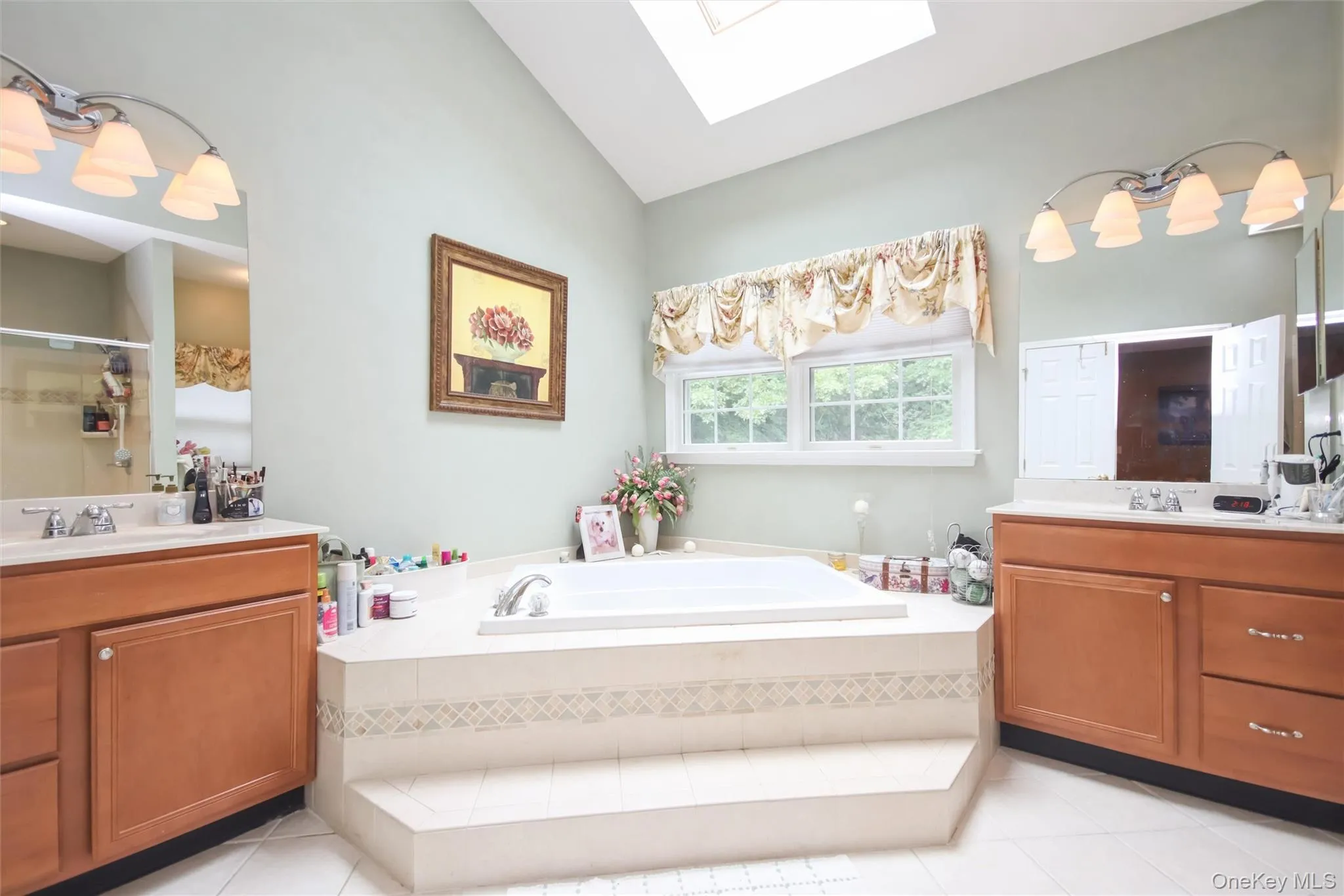Master suite spa bath w/ his & hers vanities Master suite spa bath w/ his & hers vanities