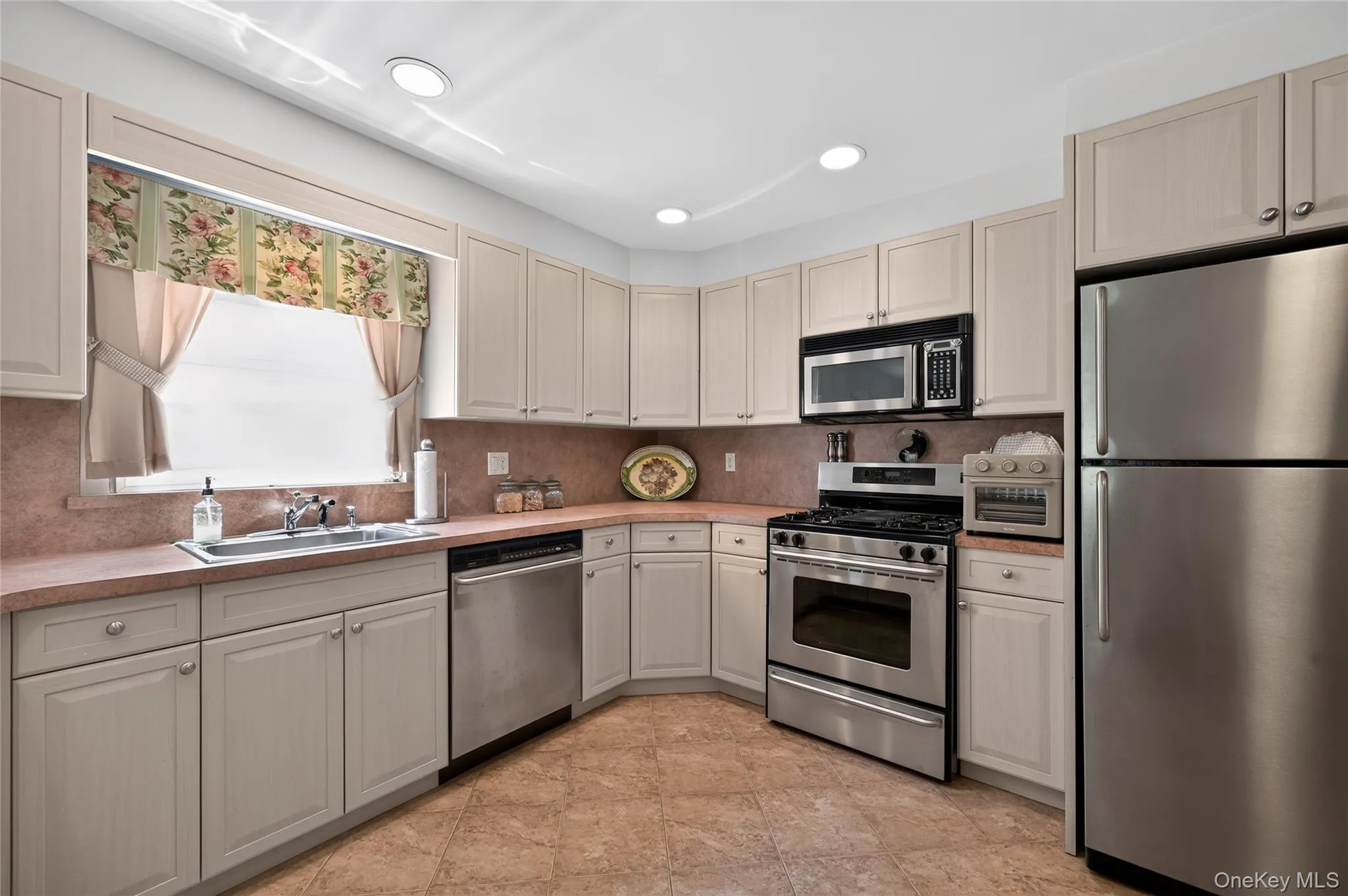171 Hudson Terrace, Yonkers, NY, 3 Bedrooms Bedrooms, 10 Rooms Rooms,3 BathroomsBathrooms,Residential,For Rent,Hudson,0,1025496 171 Hudson Terrace, Yonkers, NY, 3 Bedrooms Bedrooms, 10 Rooms Rooms,3 BathroomsBathrooms,Residential,For Rent,Hudson,0,1025496