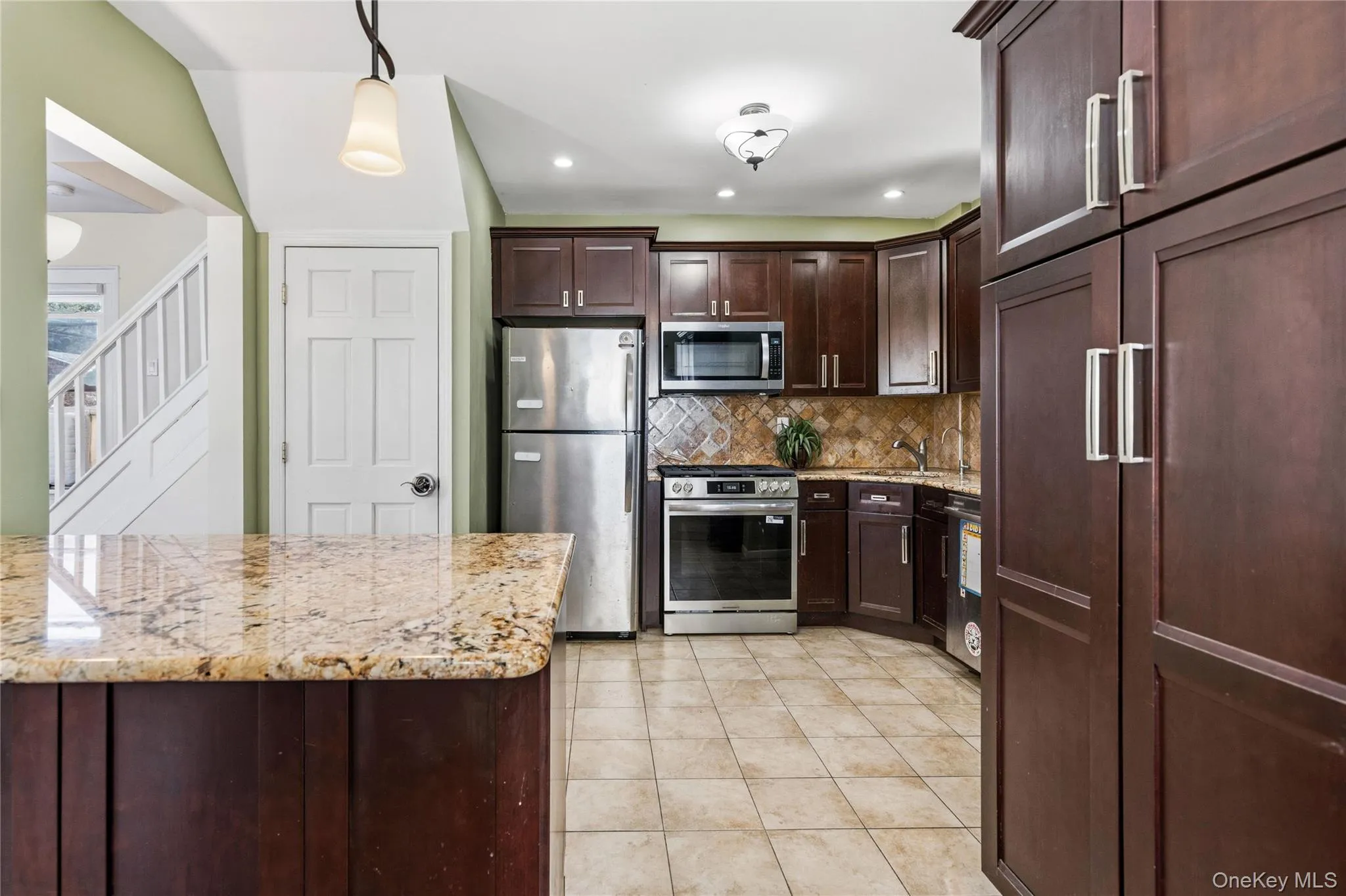 5 Burbury Lane, North Hempstead, NY, 3 Bedrooms Bedrooms, 8 Rooms Rooms,1 BathroomBathrooms,Residential Lease,For Rent,Burbury,0,1025497 5 Burbury Lane, North Hempstead, NY, 3 Bedrooms Bedrooms, 8 Rooms Rooms,1 BathroomBathrooms,Residential Lease,For Rent,Burbury,0,1025497