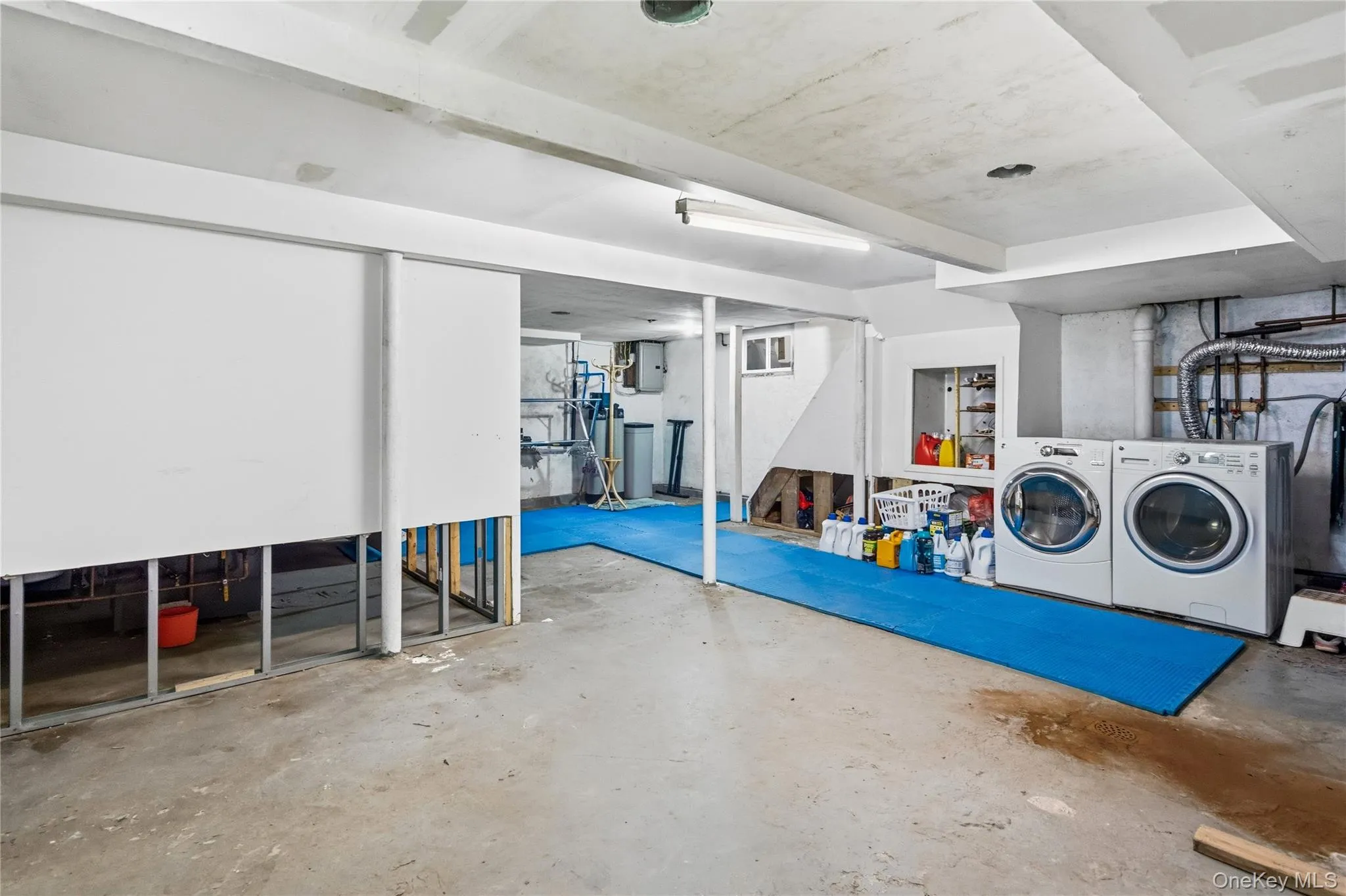 5 Burbury Lane, North Hempstead, NY, 3 Bedrooms Bedrooms, 8 Rooms Rooms,1 BathroomBathrooms,Residential Lease,For Rent,Burbury,0,1025497 5 Burbury Lane, North Hempstead, NY, 3 Bedrooms Bedrooms, 8 Rooms Rooms,1 BathroomBathrooms,Residential Lease,For Rent,Burbury,0,1025497