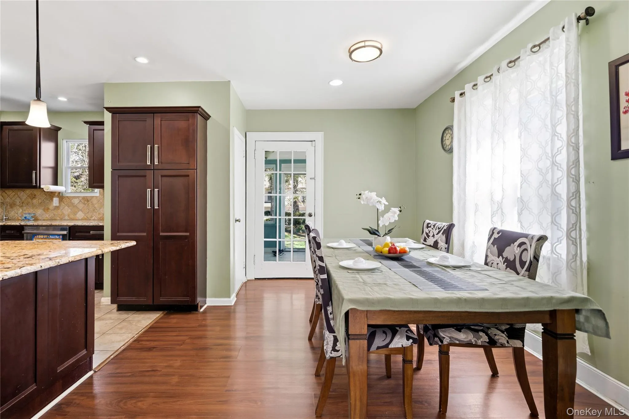 5 Burbury Lane, North Hempstead, NY, 3 Bedrooms Bedrooms, 8 Rooms Rooms,1 BathroomBathrooms,Residential Lease,For Rent,Burbury,0,1025497 5 Burbury Lane, North Hempstead, NY, 3 Bedrooms Bedrooms, 8 Rooms Rooms,1 BathroomBathrooms,Residential Lease,For Rent,Burbury,0,1025497