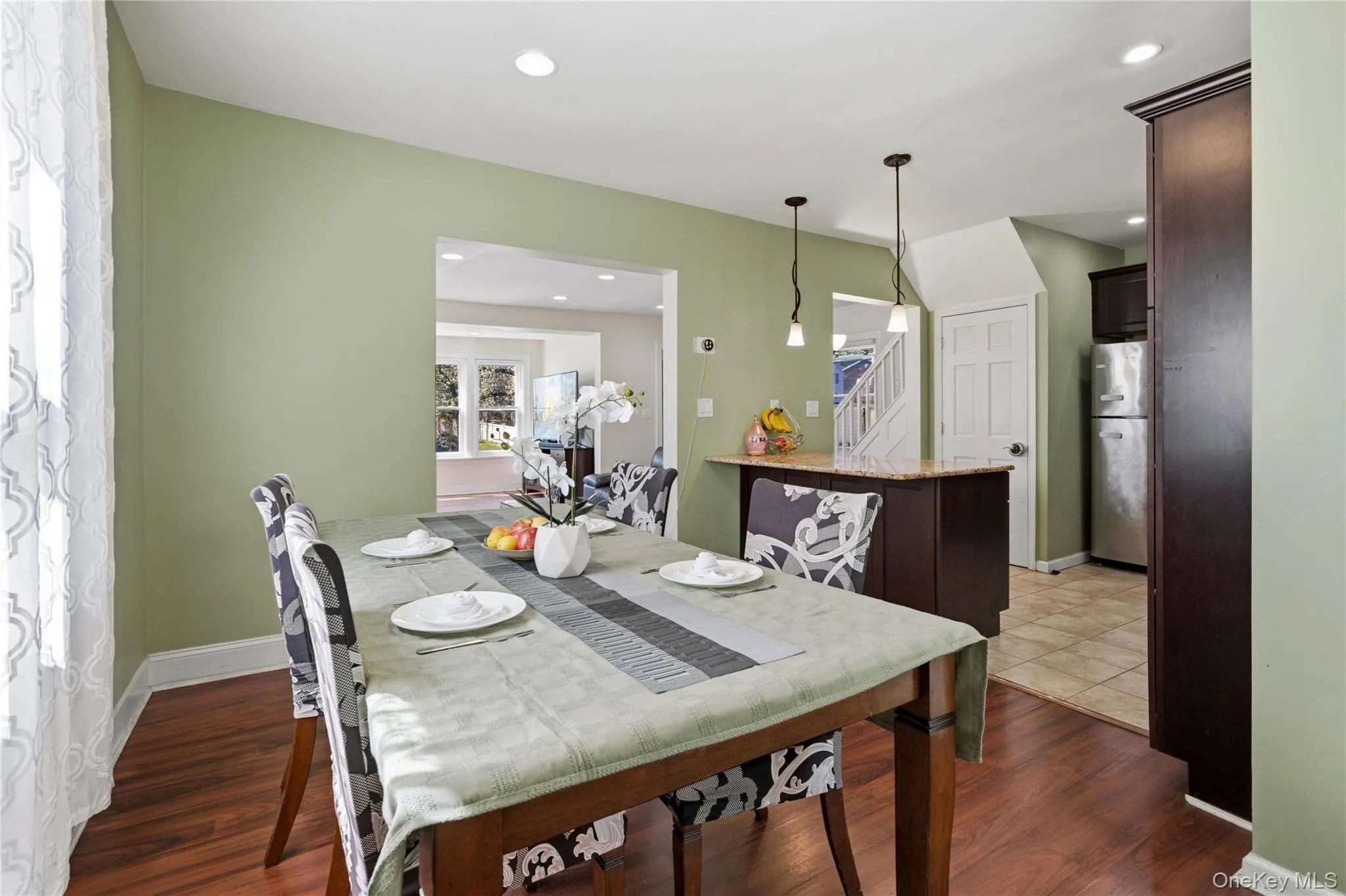5 Burbury Lane, North Hempstead, NY, 3 Bedrooms Bedrooms, 8 Rooms Rooms,1 BathroomBathrooms,Residential Lease,For Rent,Burbury,0,1025497 5 Burbury Lane, North Hempstead, NY, 3 Bedrooms Bedrooms, 8 Rooms Rooms,1 BathroomBathrooms,Residential Lease,For Rent,Burbury,0,1025497