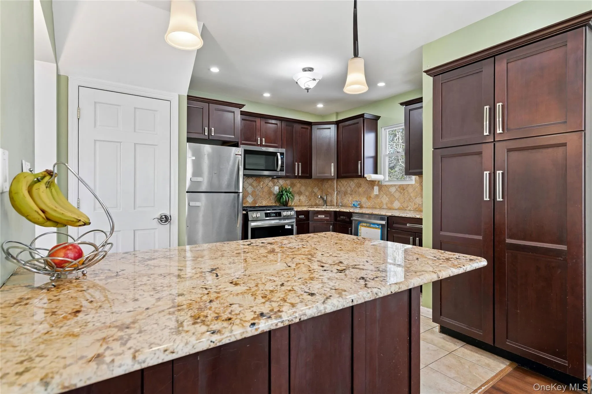 5 Burbury Lane, North Hempstead, NY, 3 Bedrooms Bedrooms, 8 Rooms Rooms,1 BathroomBathrooms,Residential Lease,For Rent,Burbury,0,1025497 5 Burbury Lane, North Hempstead, NY, 3 Bedrooms Bedrooms, 8 Rooms Rooms,1 BathroomBathrooms,Residential Lease,For Rent,Burbury,0,1025497
