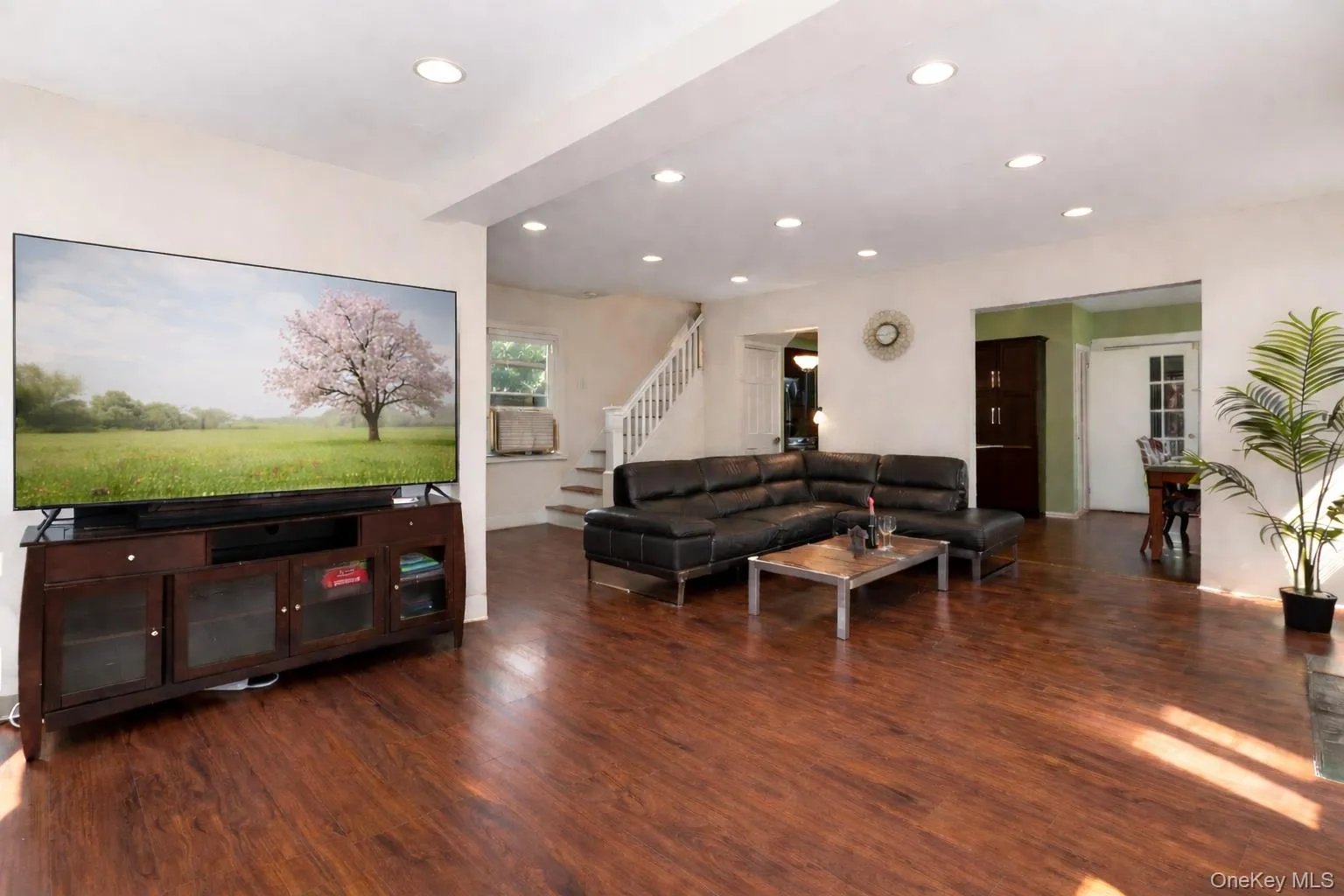5 Burbury Lane, North Hempstead, NY, 3 Bedrooms Bedrooms, 8 Rooms Rooms,1 BathroomBathrooms,Residential Lease,For Rent,Burbury,0,1025497 5 Burbury Lane, North Hempstead, NY, 3 Bedrooms Bedrooms, 8 Rooms Rooms,1 BathroomBathrooms,Residential Lease,For Rent,Burbury,0,1025497