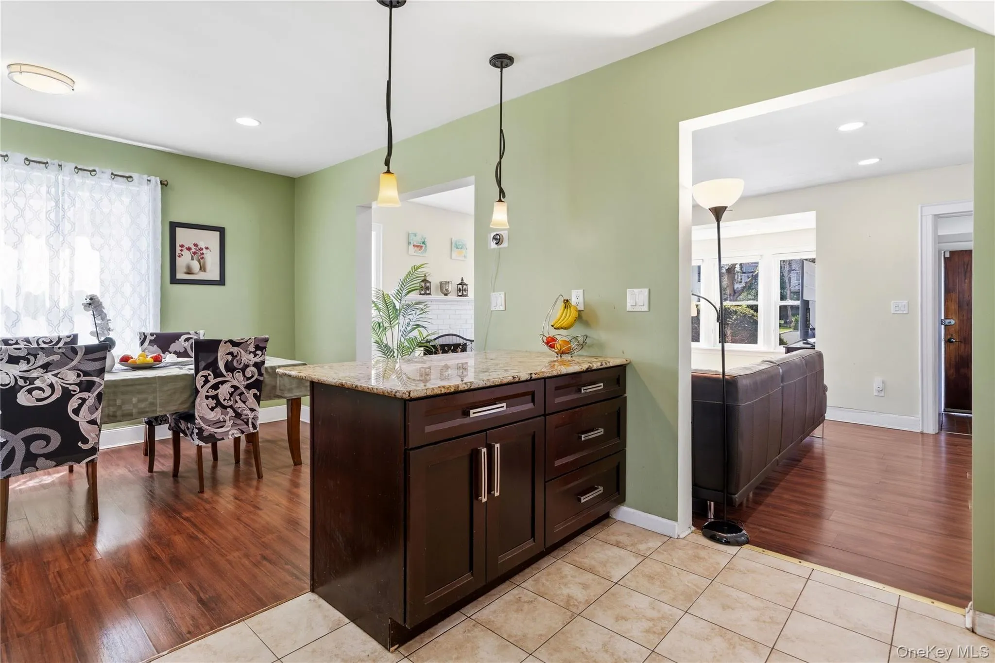 5 Burbury Lane, North Hempstead, NY, 3 Bedrooms Bedrooms, 8 Rooms Rooms,1 BathroomBathrooms,Residential Lease,For Rent,Burbury,0,1025497 5 Burbury Lane, North Hempstead, NY, 3 Bedrooms Bedrooms, 8 Rooms Rooms,1 BathroomBathrooms,Residential Lease,For Rent,Burbury,0,1025497