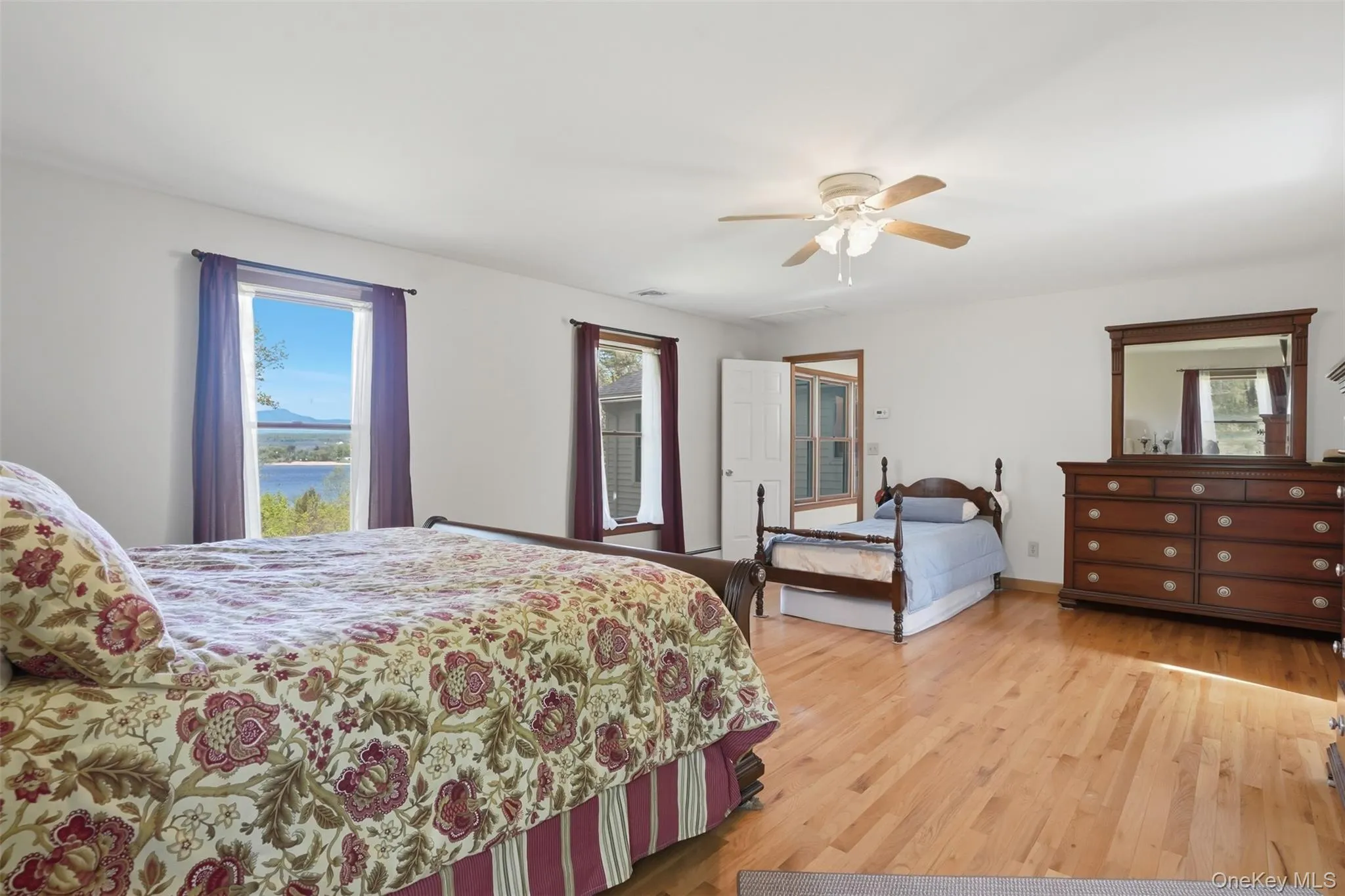 32 Sunset Circle, Germantown, NY, 5 Bedrooms Bedrooms, 10 Rooms Rooms,3 BathroomsBathrooms,Residential,For Rent,Sunset,0,1025502 32 Sunset Circle, Germantown, NY, 5 Bedrooms Bedrooms, 10 Rooms Rooms,3 BathroomsBathrooms,Residential,For Rent,Sunset,0,1025502