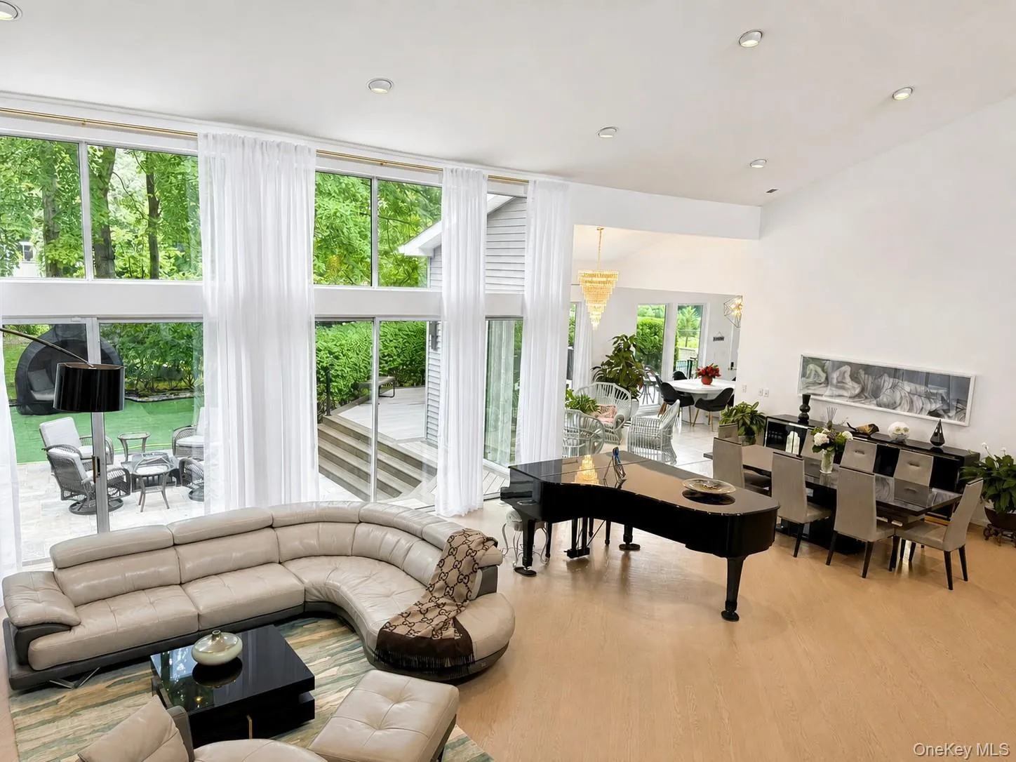 27 Windemere Way, Oyster Bay, NY, 5 Bedrooms Bedrooms, 10 Rooms Rooms,4 BathroomsBathrooms,Residential,For Rent,Windemere,0,1025514 27 Windemere Way, Oyster Bay, NY, 5 Bedrooms Bedrooms, 10 Rooms Rooms,4 BathroomsBathrooms,Residential,For Rent,Windemere,0,1025514