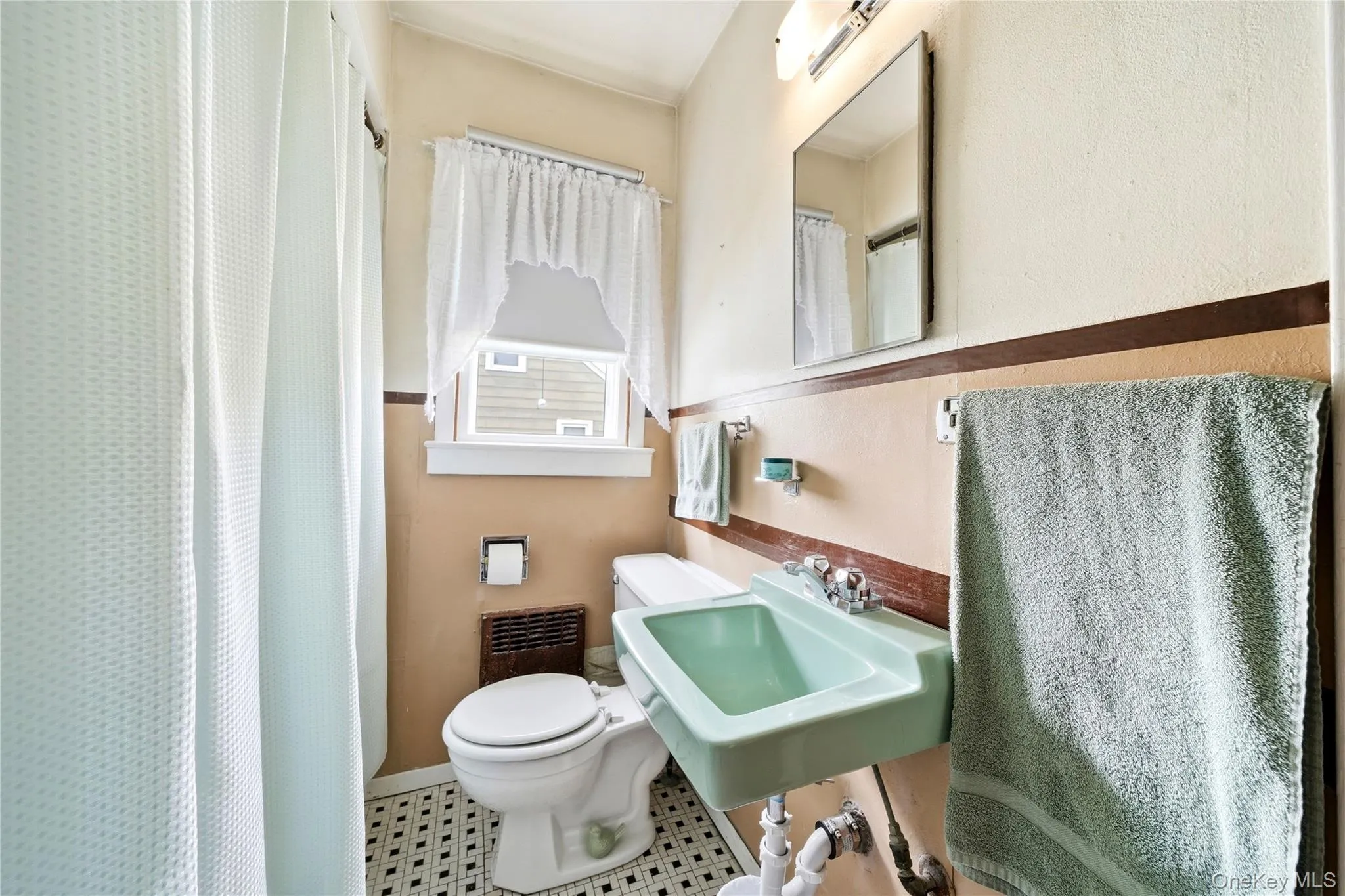 235 7th Street, Babylon, NY, 3 Bedrooms Bedrooms, 6 Rooms Rooms,1 BathroomBathrooms,Residential,For Rent,7th,0,1025522 235 7th Street, Babylon, NY, 3 Bedrooms Bedrooms, 6 Rooms Rooms,1 BathroomBathrooms,Residential,For Rent,7th,0,1025522