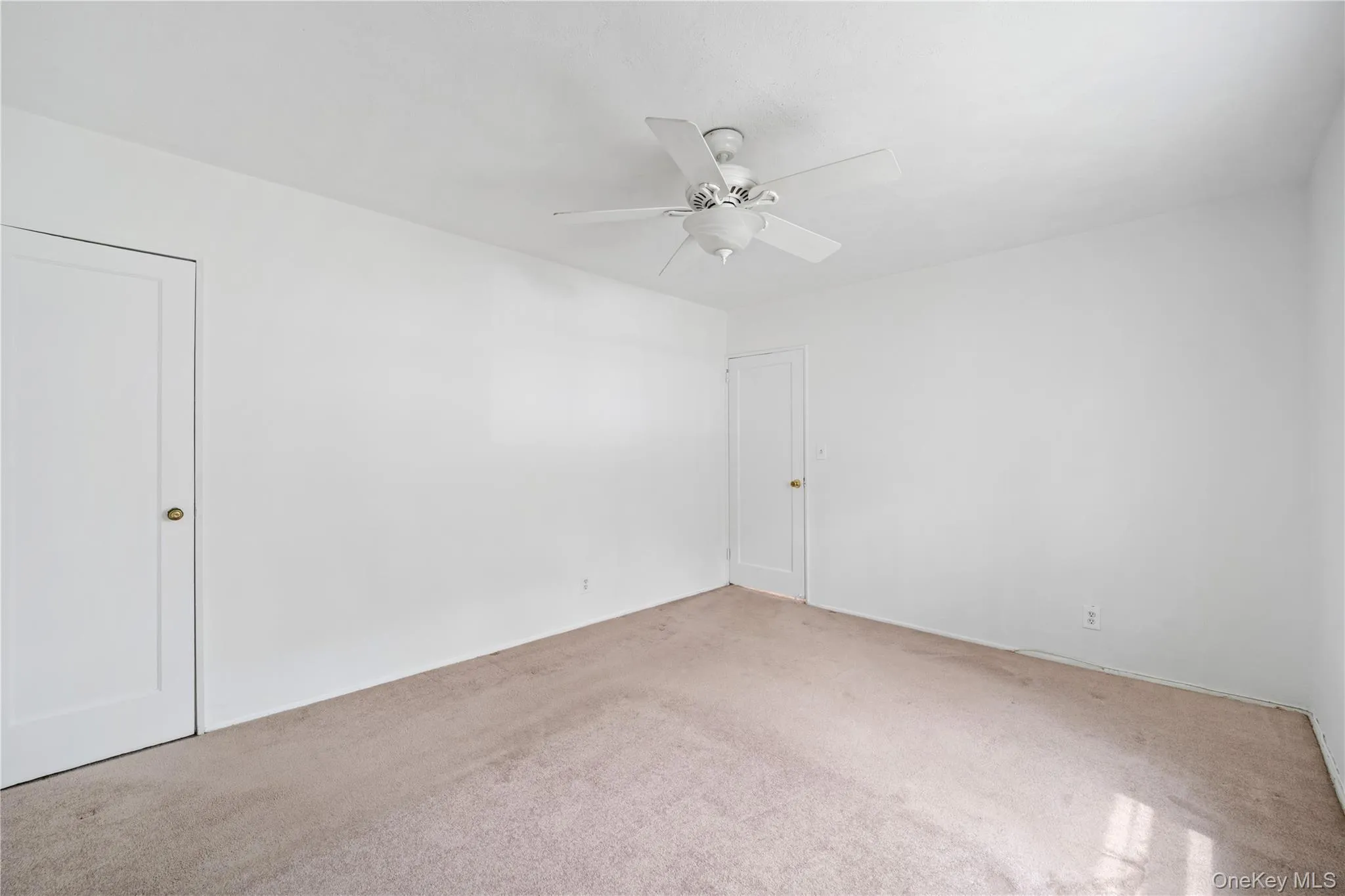 252-38 60th Avenue, New York, NY, 3 Bedrooms Bedrooms, 5 Rooms Rooms,1 BathroomBathrooms,Residential,For Rent,60th,0,1025525 252-38 60th Avenue, New York, NY, 3 Bedrooms Bedrooms, 5 Rooms Rooms,1 BathroomBathrooms,Residential,For Rent,60th,0,1025525