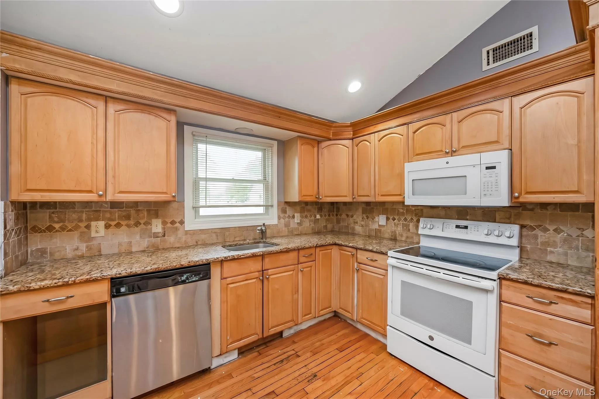 516 Shade Street, Babylon, NY, 3 Bedrooms Bedrooms, 5 Rooms Rooms,1 BathroomBathrooms,Residential,For Rent,Shade,0,1025530 516 Shade Street, Babylon, NY, 3 Bedrooms Bedrooms, 5 Rooms Rooms,1 BathroomBathrooms,Residential,For Rent,Shade,0,1025530