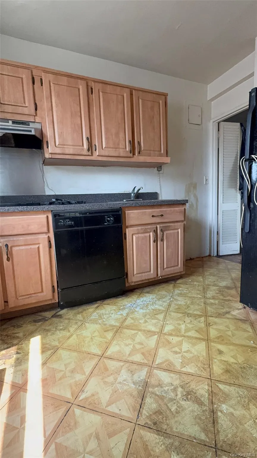 160-10 89th Avenue, New York, NY, 2 Bedrooms Bedrooms, 4 Rooms Rooms,1 BathroomBathrooms,Residential,For Rent,89th,0,1025543 160-10 89th Avenue, New York, NY, 2 Bedrooms Bedrooms, 4 Rooms Rooms,1 BathroomBathrooms,Residential,For Rent,89th,0,1025543