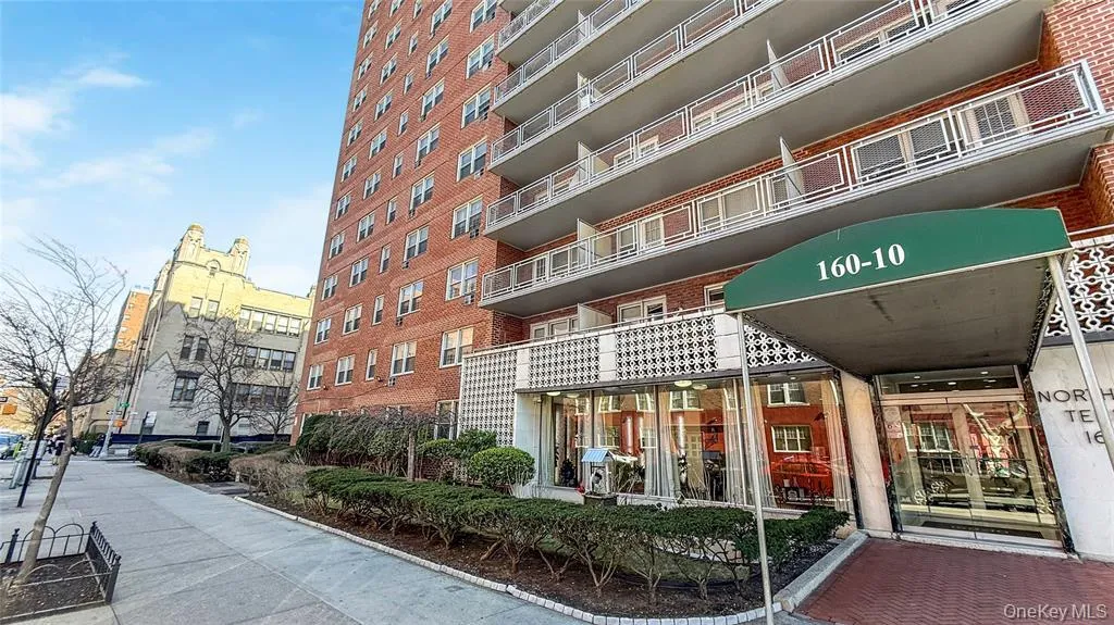 160-10 89th Avenue, New York, NY, 2 Bedrooms Bedrooms, 4 Rooms Rooms,1 BathroomBathrooms,Residential,For Rent,89th,0,1025543 160-10 89th Avenue, New York, NY, 2 Bedrooms Bedrooms, 4 Rooms Rooms,1 BathroomBathrooms,Residential,For Rent,89th,0,1025543