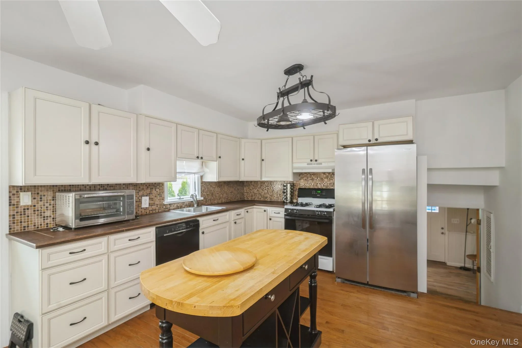 12 Larry Road, Brookhaven, NY, 3 Bedrooms Bedrooms, 8 Rooms Rooms,2 BathroomsBathrooms,Residential,For Rent,Larry,0,1025544 12 Larry Road, Brookhaven, NY, 3 Bedrooms Bedrooms, 8 Rooms Rooms,2 BathroomsBathrooms,Residential,For Rent,Larry,0,1025544