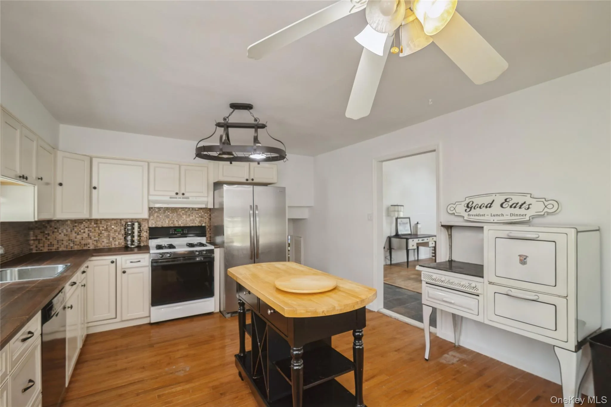 12 Larry Road, Brookhaven, NY, 3 Bedrooms Bedrooms, 8 Rooms Rooms,2 BathroomsBathrooms,Residential,For Rent,Larry,0,1025544 12 Larry Road, Brookhaven, NY, 3 Bedrooms Bedrooms, 8 Rooms Rooms,2 BathroomsBathrooms,Residential,For Rent,Larry,0,1025544