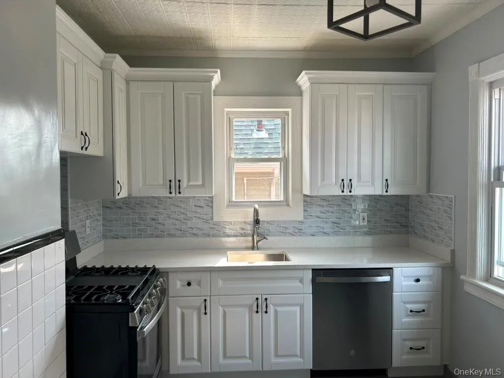 121-07 97th Avenue, New York, NY, 2 Bedrooms Bedrooms, 6 Rooms Rooms,1 BathroomBathrooms,Residential Lease,For Rent,97th,0,1025546 121-07 97th Avenue, New York, NY, 2 Bedrooms Bedrooms, 6 Rooms Rooms,1 BathroomBathrooms,Residential Lease,For Rent,97th,0,1025546