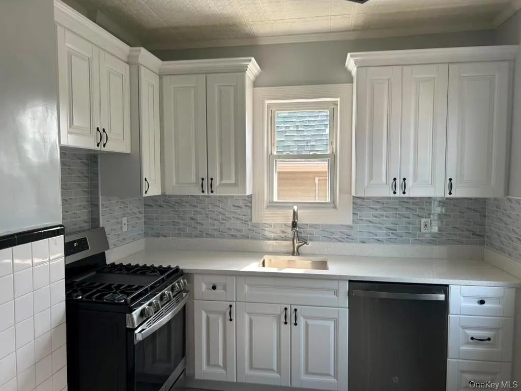 121-07 97th Avenue, New York, NY, 2 Bedrooms Bedrooms, 6 Rooms Rooms,1 BathroomBathrooms,Residential Lease,For Rent,97th,0,1025546 121-07 97th Avenue, New York, NY, 2 Bedrooms Bedrooms, 6 Rooms Rooms,1 BathroomBathrooms,Residential Lease,For Rent,97th,0,1025546
