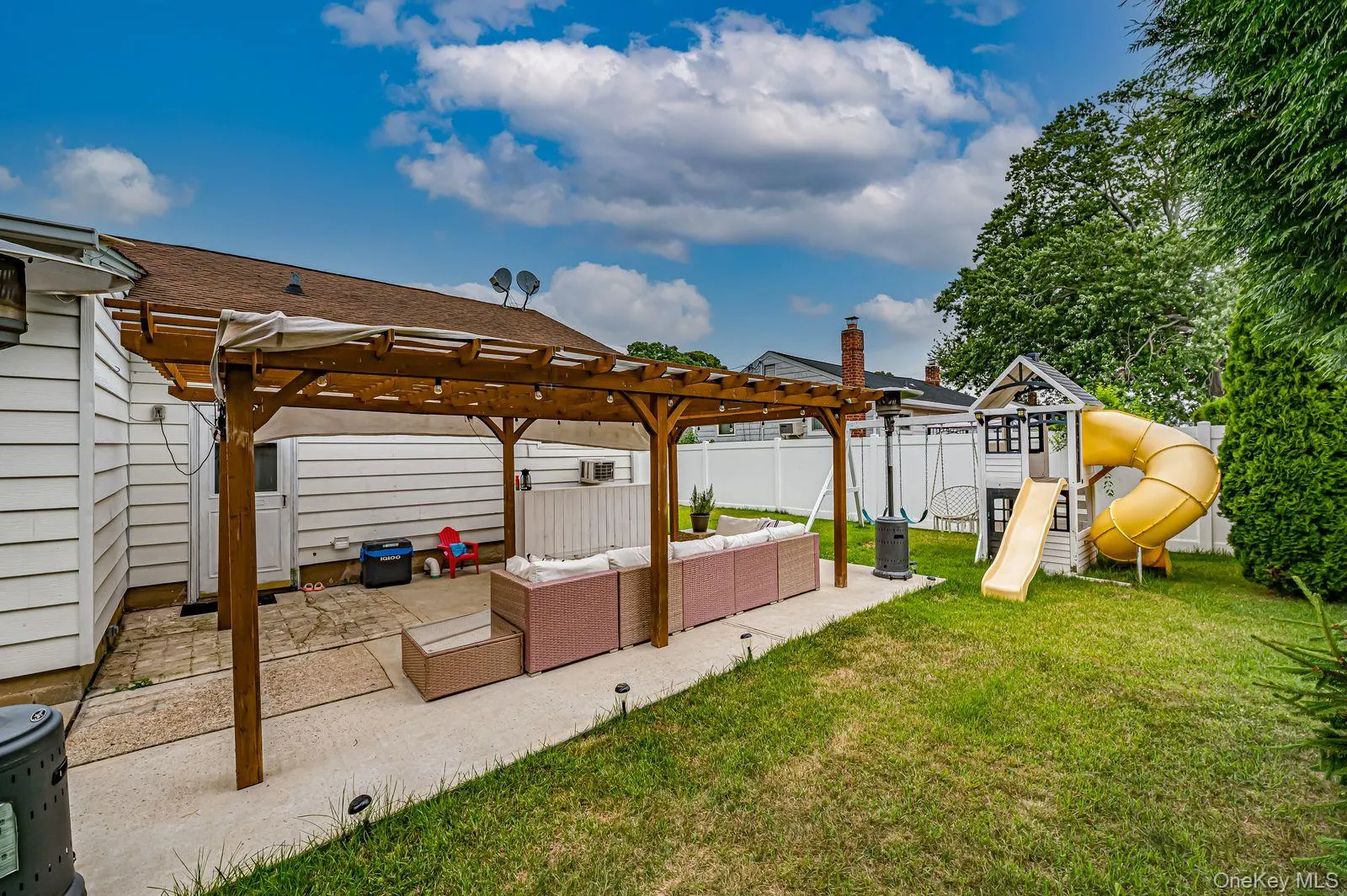 22 Dollard Drive, Babylon, NY, 4 Bedrooms Bedrooms, 10 Rooms Rooms,2 BathroomsBathrooms,Residential,For Rent,Dollard,0,1025562 22 Dollard Drive, Babylon, NY, 4 Bedrooms Bedrooms, 10 Rooms Rooms,2 BathroomsBathrooms,Residential,For Rent,Dollard,0,1025562