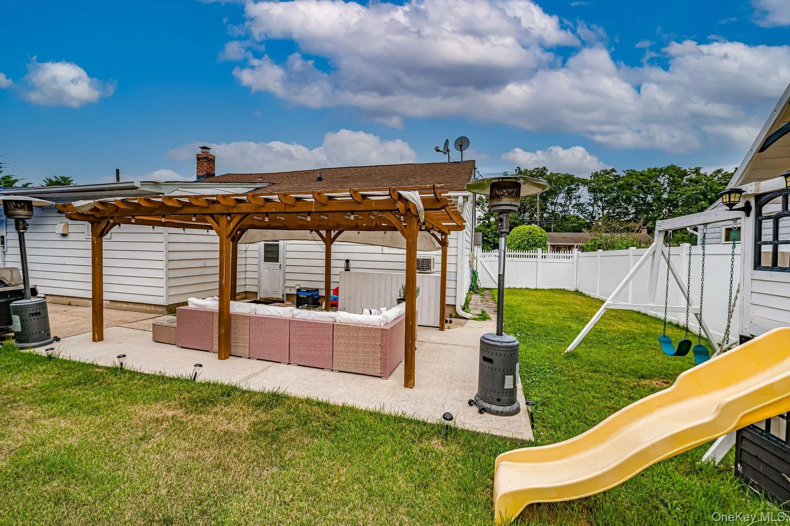 22 Dollard Drive, Babylon, NY, 4 Bedrooms Bedrooms, 10 Rooms Rooms,2 BathroomsBathrooms,Residential,For Rent,Dollard,0,1025562 22 Dollard Drive, Babylon, NY, 4 Bedrooms Bedrooms, 10 Rooms Rooms,2 BathroomsBathrooms,Residential,For Rent,Dollard,0,1025562