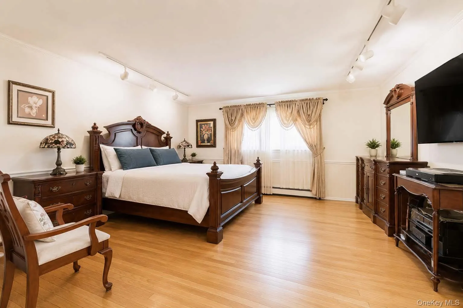 930 Balfour Street, Hempstead, NY, 3 Bedrooms Bedrooms, 7 Rooms Rooms,2 BathroomsBathrooms,Residential,For Rent,Balfour,0,1025563 930 Balfour Street, Hempstead, NY, 3 Bedrooms Bedrooms, 7 Rooms Rooms,2 BathroomsBathrooms,Residential,For Rent,Balfour,0,1025563