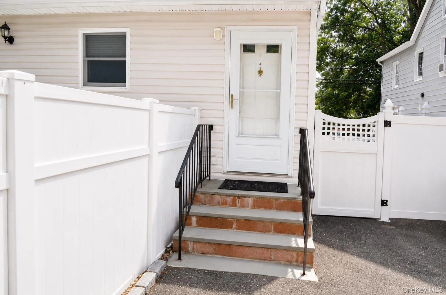 83 Lexington Avenue, North Hempstead, NY, 3 Bedrooms Bedrooms, 5 Rooms Rooms,1 BathroomBathrooms,Residential Lease,For Rent,Lexington,0,1025578 83 Lexington Avenue, North Hempstead, NY, 3 Bedrooms Bedrooms, 5 Rooms Rooms,1 BathroomBathrooms,Residential Lease,For Rent,Lexington,0,1025578