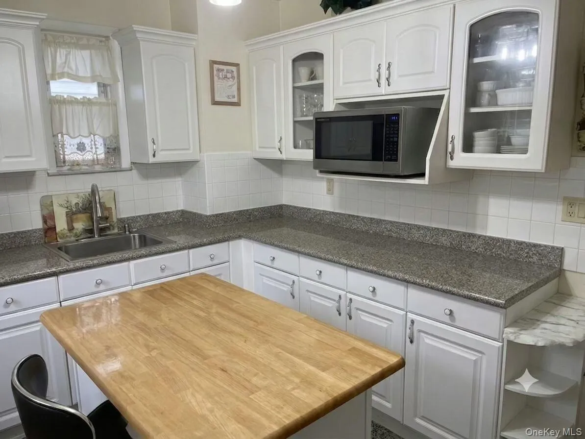 10506 221st Street, New York, NY, 3 Bedrooms Bedrooms, 6 Rooms Rooms,2 BathroomsBathrooms,Residential,For Rent,221st,0,1025581 10506 221st Street, New York, NY, 3 Bedrooms Bedrooms, 6 Rooms Rooms,2 BathroomsBathrooms,Residential,For Rent,221st,0,1025581