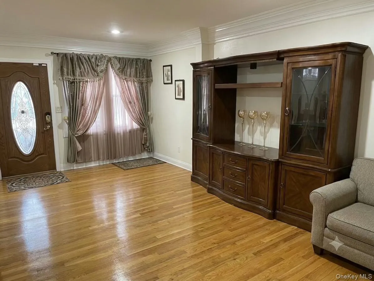 10506 221st Street, New York, NY, 3 Bedrooms Bedrooms, 6 Rooms Rooms,2 BathroomsBathrooms,Residential,For Rent,221st,0,1025581 10506 221st Street, New York, NY, 3 Bedrooms Bedrooms, 6 Rooms Rooms,2 BathroomsBathrooms,Residential,For Rent,221st,0,1025581