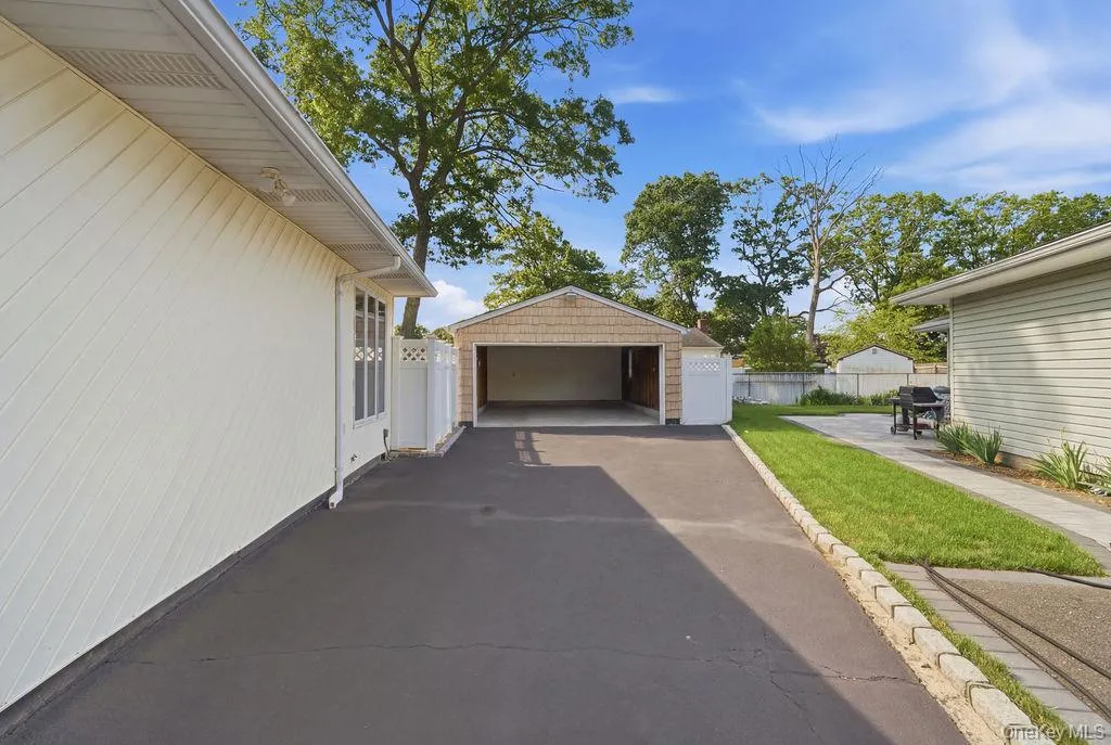 432 Wildwood Road, Islip, NY, 3 Bedrooms Bedrooms, 7 Rooms Rooms,2 BathroomsBathrooms,Residential,For Rent,Wildwood,0,1025589 432 Wildwood Road, Islip, NY, 3 Bedrooms Bedrooms, 7 Rooms Rooms,2 BathroomsBathrooms,Residential,For Rent,Wildwood,0,1025589