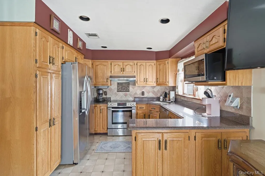432 Wildwood Road, Islip, NY, 3 Bedrooms Bedrooms, 7 Rooms Rooms,2 BathroomsBathrooms,Residential,For Rent,Wildwood,0,1025589 432 Wildwood Road, Islip, NY, 3 Bedrooms Bedrooms, 7 Rooms Rooms,2 BathroomsBathrooms,Residential,For Rent,Wildwood,0,1025589