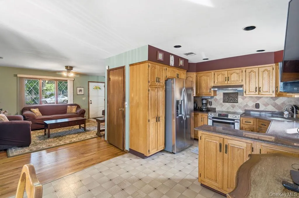 432 Wildwood Road, Islip, NY, 3 Bedrooms Bedrooms, 7 Rooms Rooms,2 BathroomsBathrooms,Residential,For Rent,Wildwood,0,1025589 432 Wildwood Road, Islip, NY, 3 Bedrooms Bedrooms, 7 Rooms Rooms,2 BathroomsBathrooms,Residential,For Rent,Wildwood,0,1025589