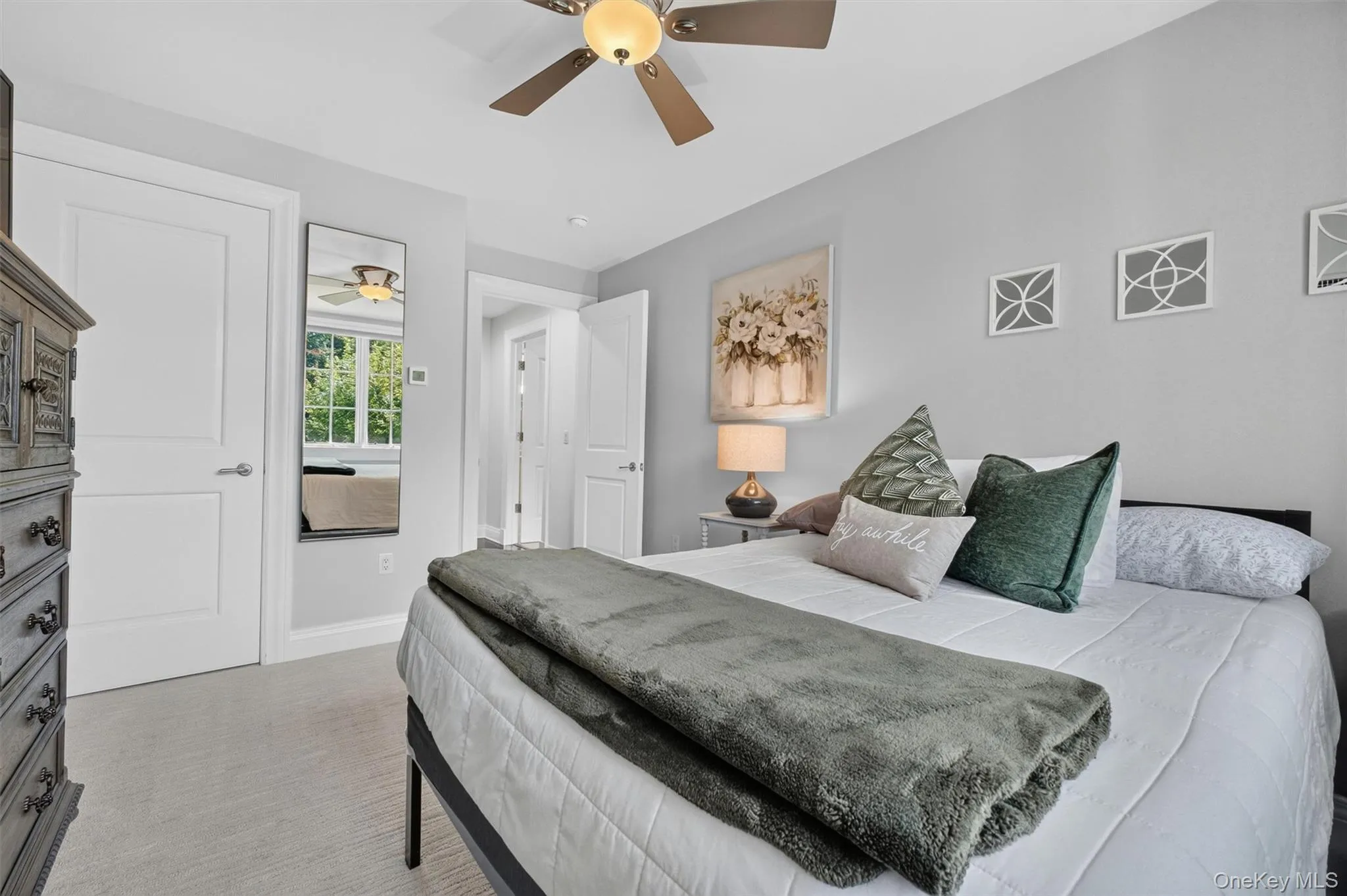 Comfortable 2nd Bedroom with large closet. Ideal for guests or Home Office. Comfortable 2nd Bedroom with large closet. Ideal for guests or Home Office.