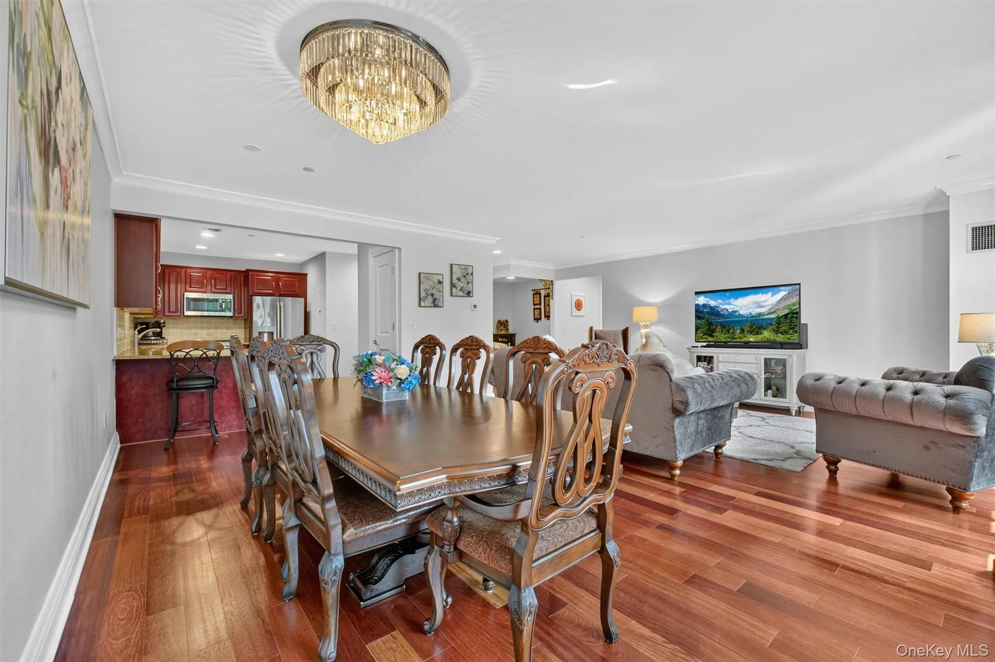 Dining area perfect for entertaining. Dining area perfect for entertaining.