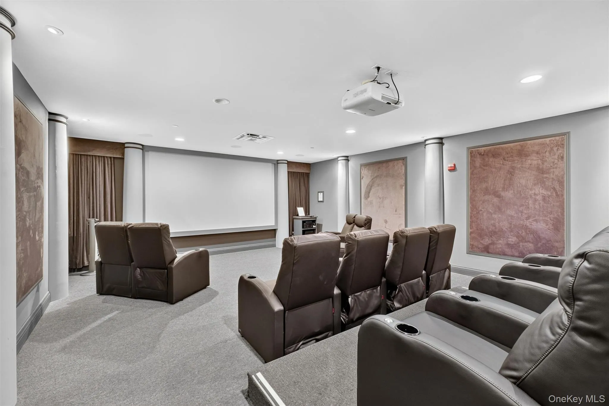 Private theater providing an exceptional entertainment experience. Private theater providing an exceptional entertainment experience.