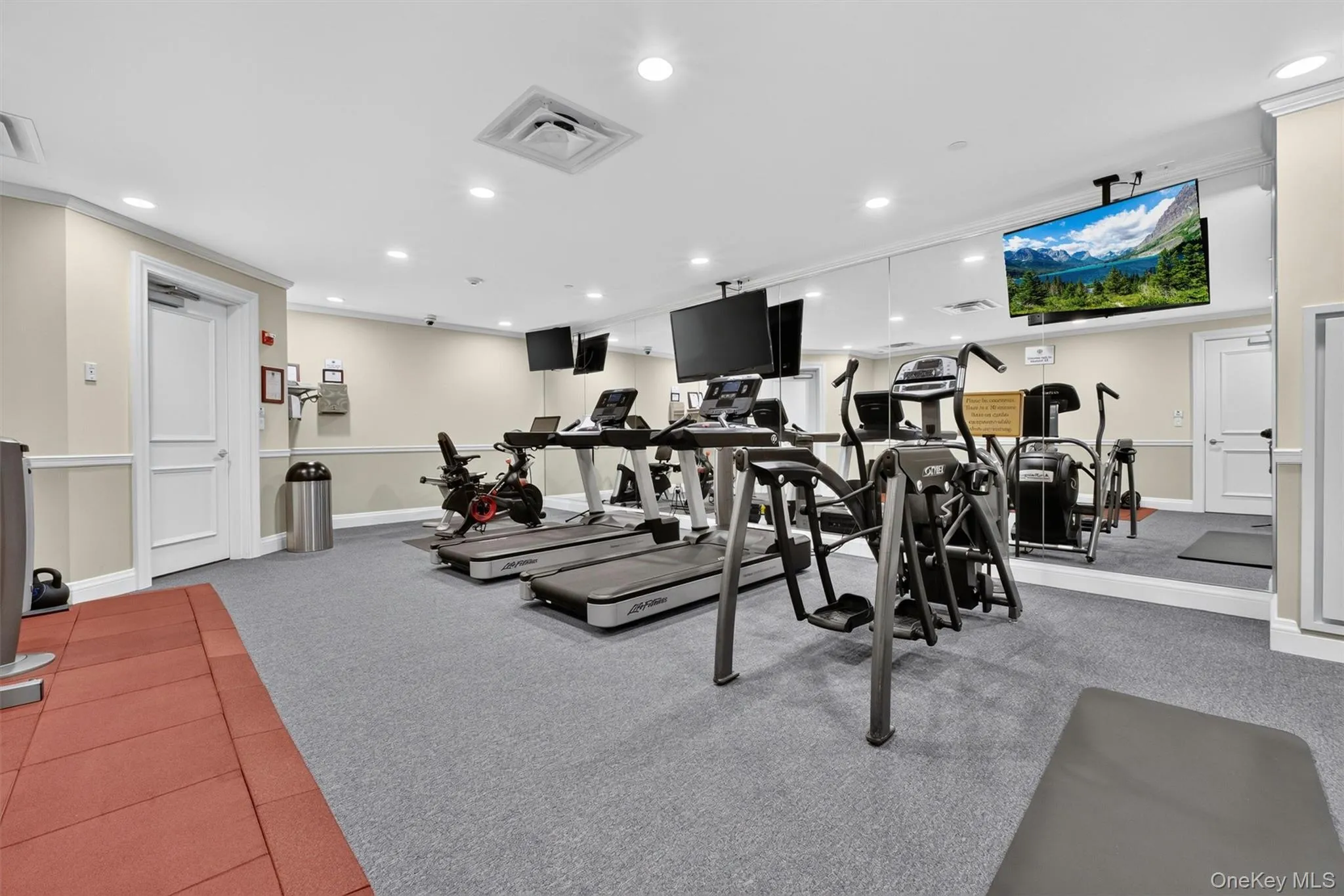 A 2nd well-appointed gym for added convenience. A 2nd well-appointed gym for added convenience.