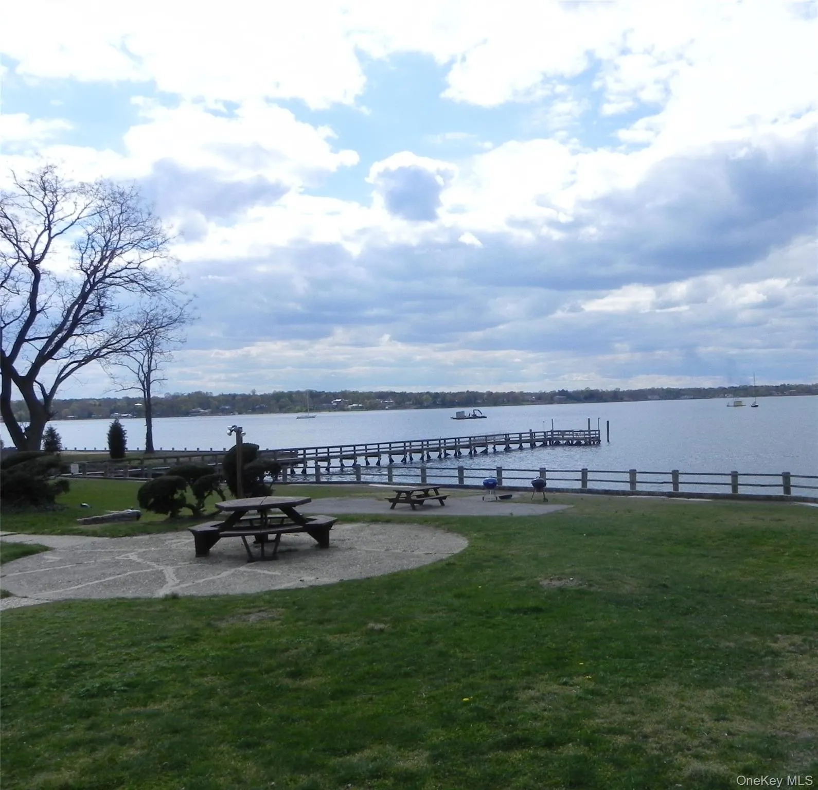 25 Dolphin Green, North Hempstead, NY, 1 Bedroom Bedrooms, 3 Rooms Rooms,1 BathroomBathrooms,Residential Lease,For Rent,Dolphin Green,0,1025596 25 Dolphin Green, North Hempstead, NY, 1 Bedroom Bedrooms, 3 Rooms Rooms,1 BathroomBathrooms,Residential Lease,For Rent,Dolphin Green,0,1025596