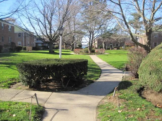 25 Dolphin Green, North Hempstead, NY, 1 Bedroom Bedrooms, 3 Rooms Rooms,1 BathroomBathrooms,Residential Lease,For Rent,Dolphin Green,0,1025596 25 Dolphin Green, North Hempstead, NY, 1 Bedroom Bedrooms, 3 Rooms Rooms,1 BathroomBathrooms,Residential Lease,For Rent,Dolphin Green,0,1025596