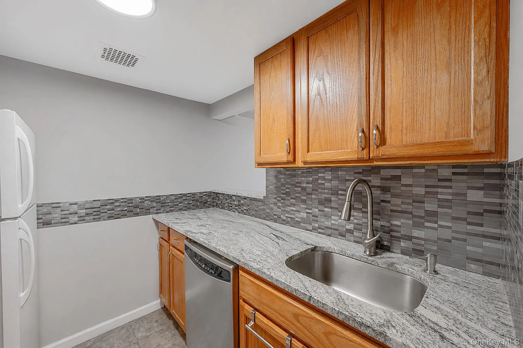 380 Fulton Street, Oyster Bay, NY, 1 Bedroom Bedrooms, 3 Rooms Rooms,1 BathroomBathrooms,Residential,For Rent,Fulton,0,1025600 380 Fulton Street, Oyster Bay, NY, 1 Bedroom Bedrooms, 3 Rooms Rooms,1 BathroomBathrooms,Residential,For Rent,Fulton,0,1025600