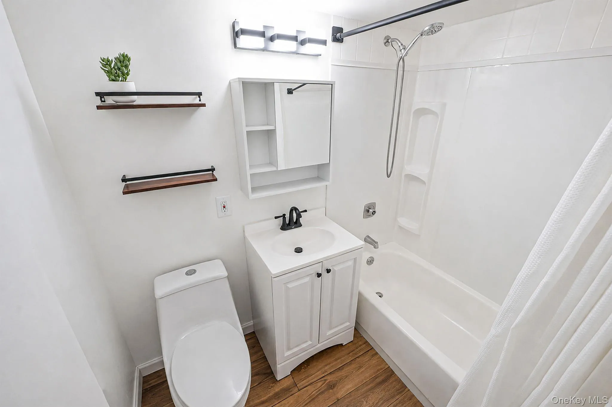 380 Fulton Street, Oyster Bay, NY, 1 Bedroom Bedrooms, 3 Rooms Rooms,1 BathroomBathrooms,Residential,For Rent,Fulton,0,1025600 380 Fulton Street, Oyster Bay, NY, 1 Bedroom Bedrooms, 3 Rooms Rooms,1 BathroomBathrooms,Residential,For Rent,Fulton,0,1025600