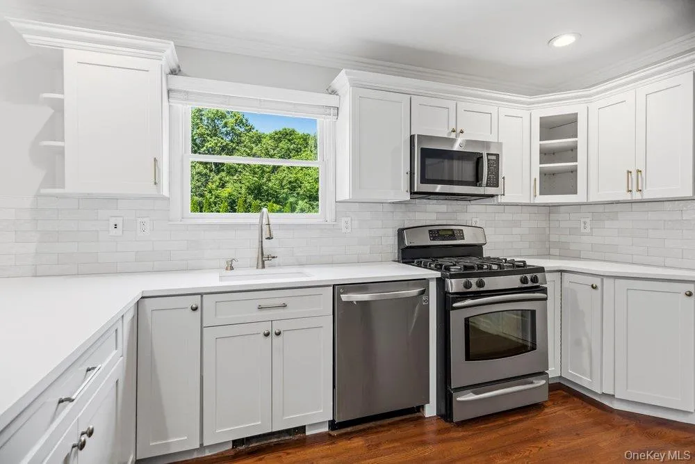 15 Victoria Court, Islip, NY, 4 Bedrooms Bedrooms, 9 Rooms Rooms,2 BathroomsBathrooms,Residential,For Rent,Victoria,0,1025608 15 Victoria Court, Islip, NY, 4 Bedrooms Bedrooms, 9 Rooms Rooms,2 BathroomsBathrooms,Residential,For Rent,Victoria,0,1025608