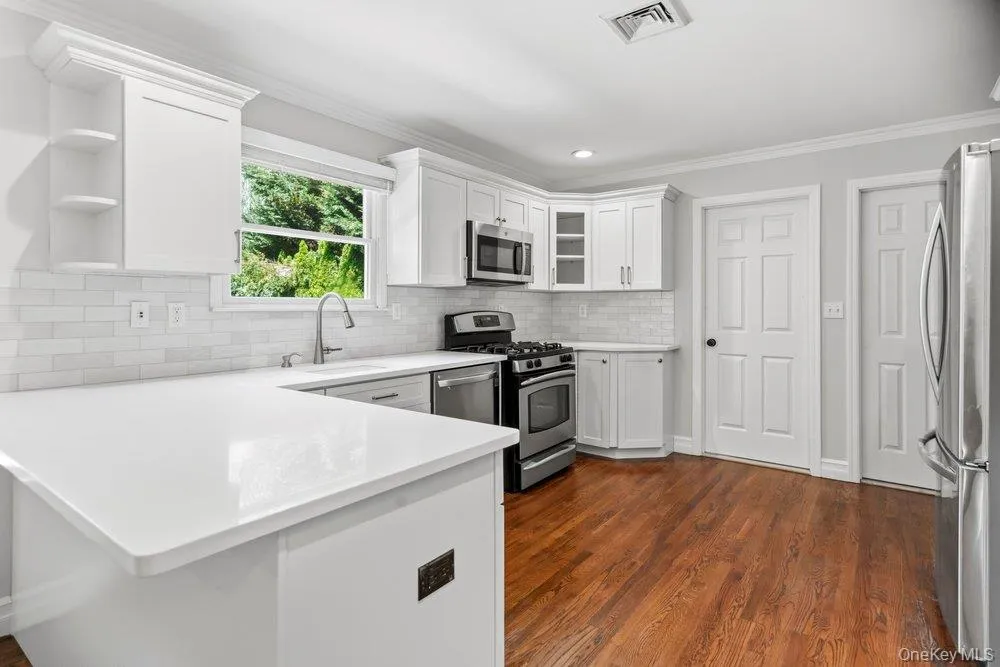 15 Victoria Court, Islip, NY, 4 Bedrooms Bedrooms, 9 Rooms Rooms,2 BathroomsBathrooms,Residential,For Rent,Victoria,0,1025608 15 Victoria Court, Islip, NY, 4 Bedrooms Bedrooms, 9 Rooms Rooms,2 BathroomsBathrooms,Residential,For Rent,Victoria,0,1025608
