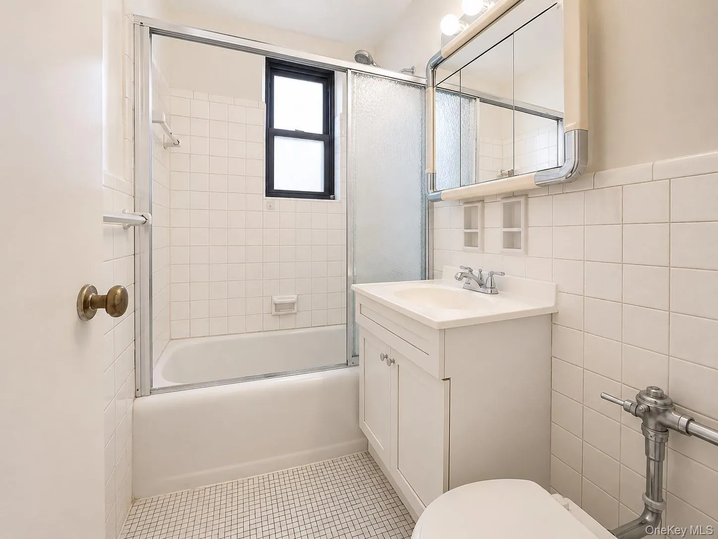 226-26 Union Turnpike, New York, NY, 2 Bedrooms Bedrooms, 5 Rooms Rooms,1 BathroomBathrooms,Residential,For Rent,Union,0,1025612 226-26 Union Turnpike, New York, NY, 2 Bedrooms Bedrooms, 5 Rooms Rooms,1 BathroomBathrooms,Residential,For Rent,Union,0,1025612