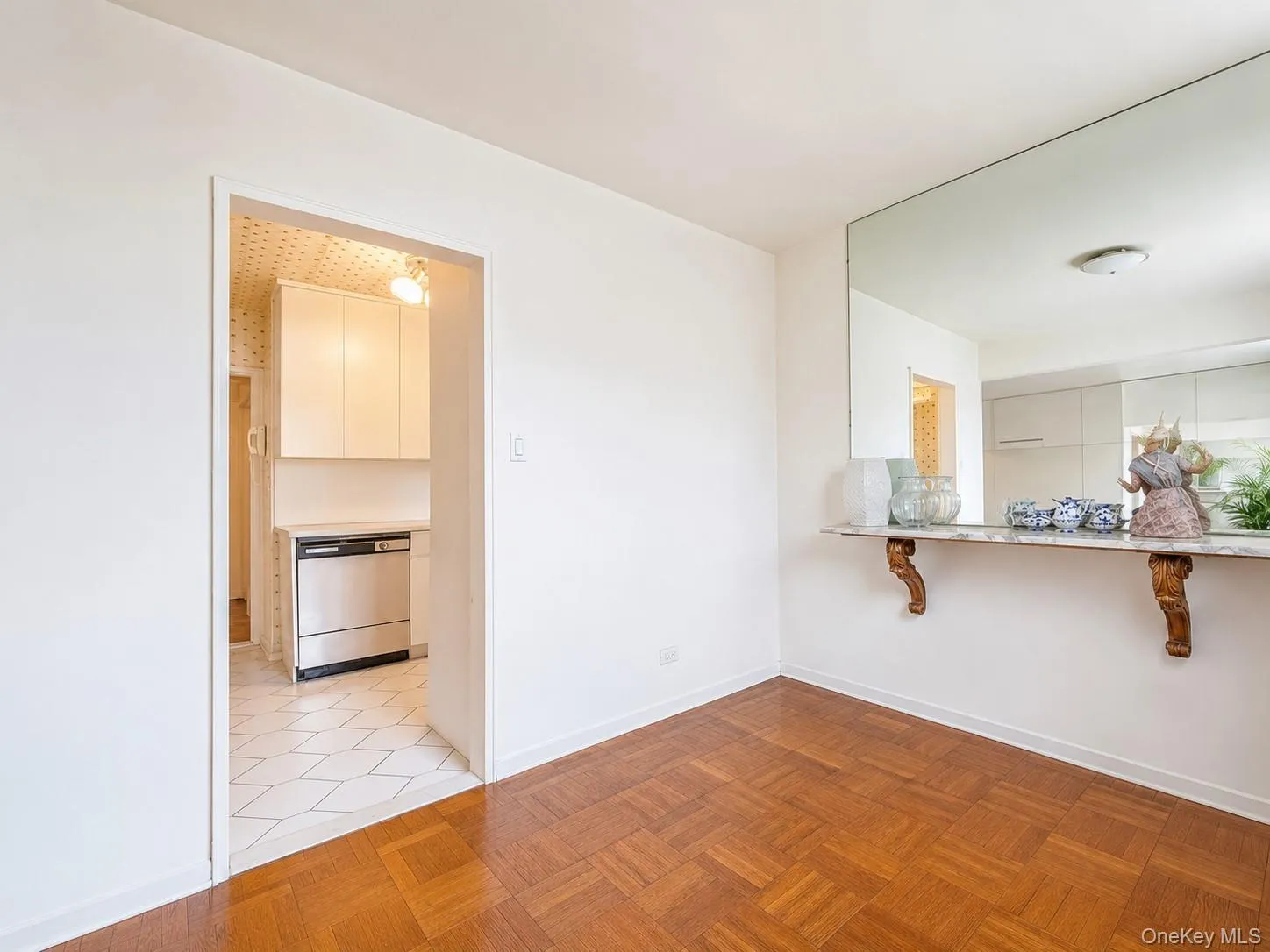 226-26 Union Turnpike, New York, NY, 2 Bedrooms Bedrooms, 5 Rooms Rooms,1 BathroomBathrooms,Residential,For Rent,Union,0,1025612 226-26 Union Turnpike, New York, NY, 2 Bedrooms Bedrooms, 5 Rooms Rooms,1 BathroomBathrooms,Residential,For Rent,Union,0,1025612