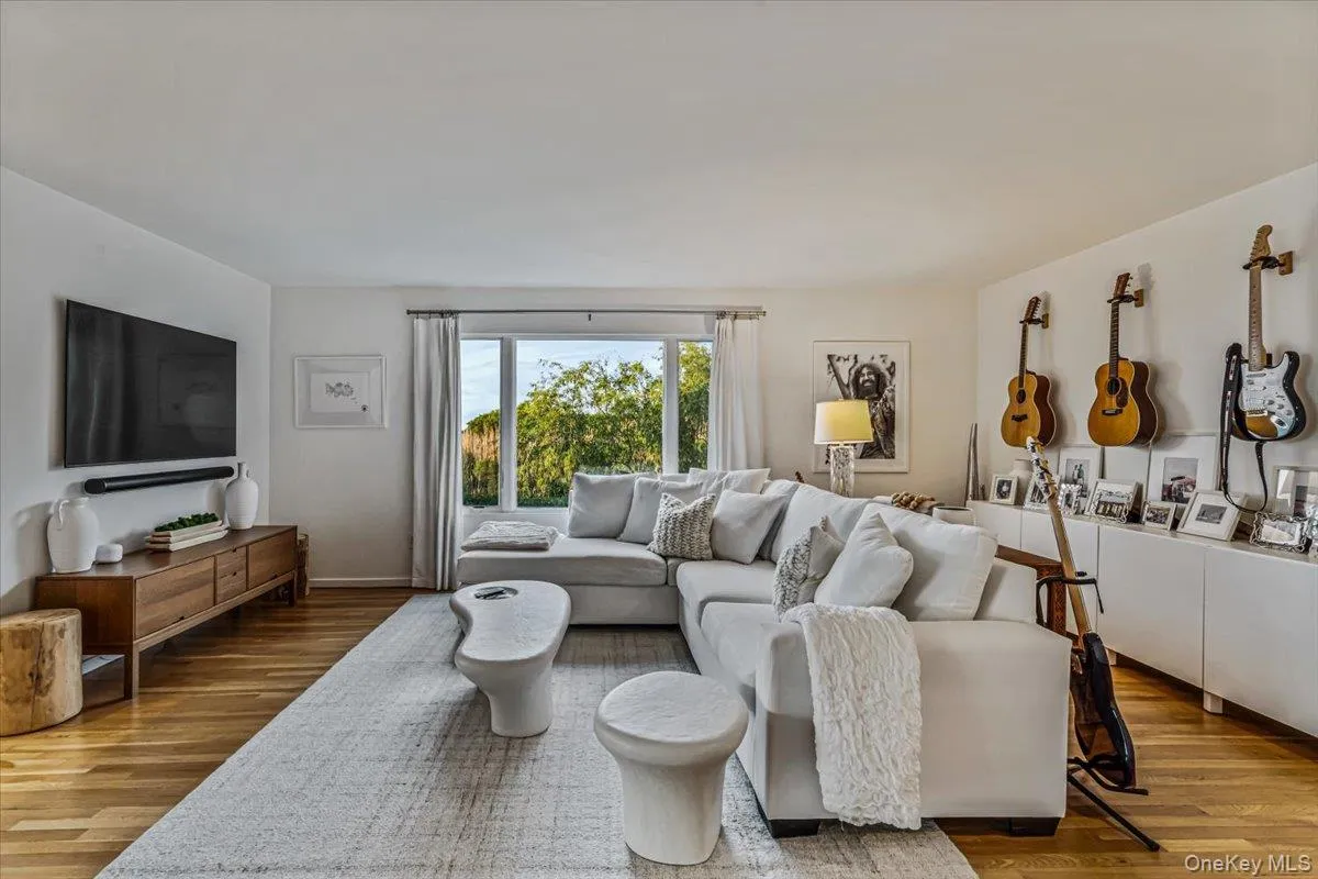 192 Dune Road, Southampton, NY, 4 Bedrooms Bedrooms, 12 Rooms Rooms,2 BathroomsBathrooms,Residential Lease,For Rent,Dune,0,1025615 192 Dune Road, Southampton, NY, 4 Bedrooms Bedrooms, 12 Rooms Rooms,2 BathroomsBathrooms,Residential Lease,For Rent,Dune,0,1025615