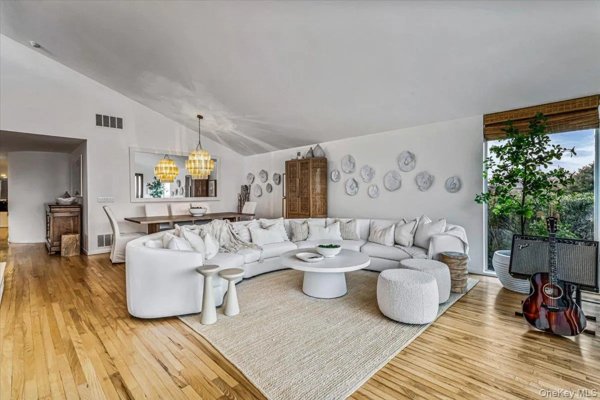 192 Dune Road, Southampton, NY, 4 Bedrooms Bedrooms, 12 Rooms Rooms,2 BathroomsBathrooms,Residential Lease,For Rent,Dune,0,1025615 192 Dune Road, Southampton, NY, 4 Bedrooms Bedrooms, 12 Rooms Rooms,2 BathroomsBathrooms,Residential Lease,For Rent,Dune,0,1025615