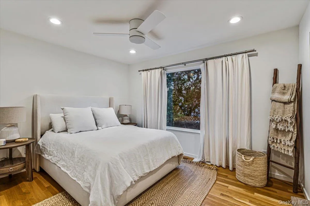 192 Dune Road, Southampton, NY, 4 Bedrooms Bedrooms, 12 Rooms Rooms,2 BathroomsBathrooms,Residential Lease,For Rent,Dune,0,1025615 192 Dune Road, Southampton, NY, 4 Bedrooms Bedrooms, 12 Rooms Rooms,2 BathroomsBathrooms,Residential Lease,For Rent,Dune,0,1025615