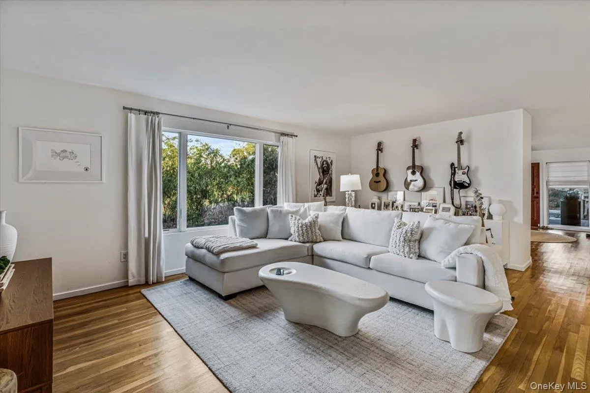 192 Dune Road, Southampton, NY, 4 Bedrooms Bedrooms, 12 Rooms Rooms,2 BathroomsBathrooms,Residential Lease,For Rent,Dune,0,1025615 192 Dune Road, Southampton, NY, 4 Bedrooms Bedrooms, 12 Rooms Rooms,2 BathroomsBathrooms,Residential Lease,For Rent,Dune,0,1025615