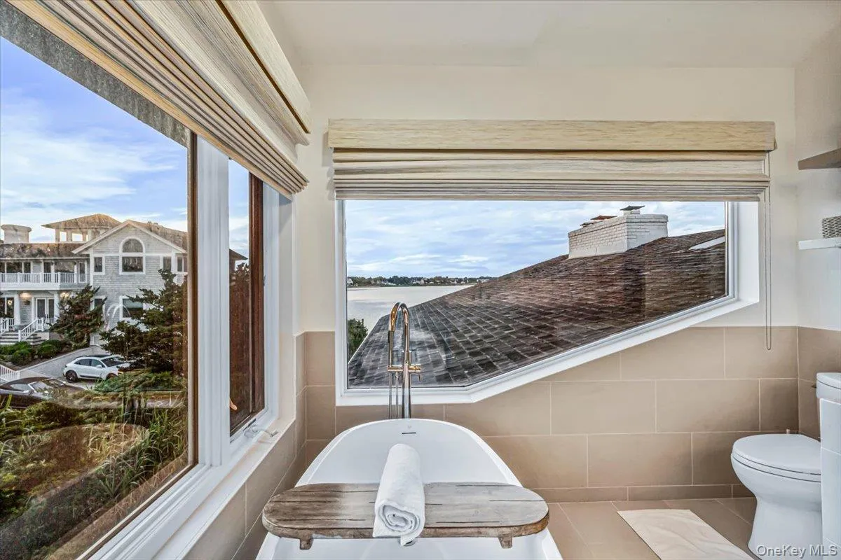 192 Dune Road, Southampton, NY, 4 Bedrooms Bedrooms, 12 Rooms Rooms,2 BathroomsBathrooms,Residential Lease,For Rent,Dune,0,1025615 192 Dune Road, Southampton, NY, 4 Bedrooms Bedrooms, 12 Rooms Rooms,2 BathroomsBathrooms,Residential Lease,For Rent,Dune,0,1025615